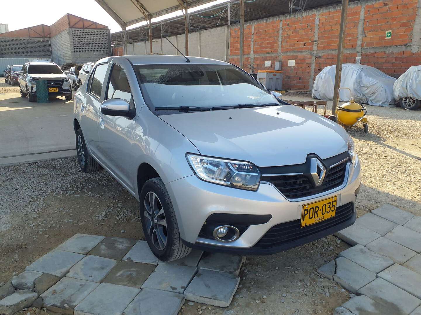 Renault - Logan - 2026