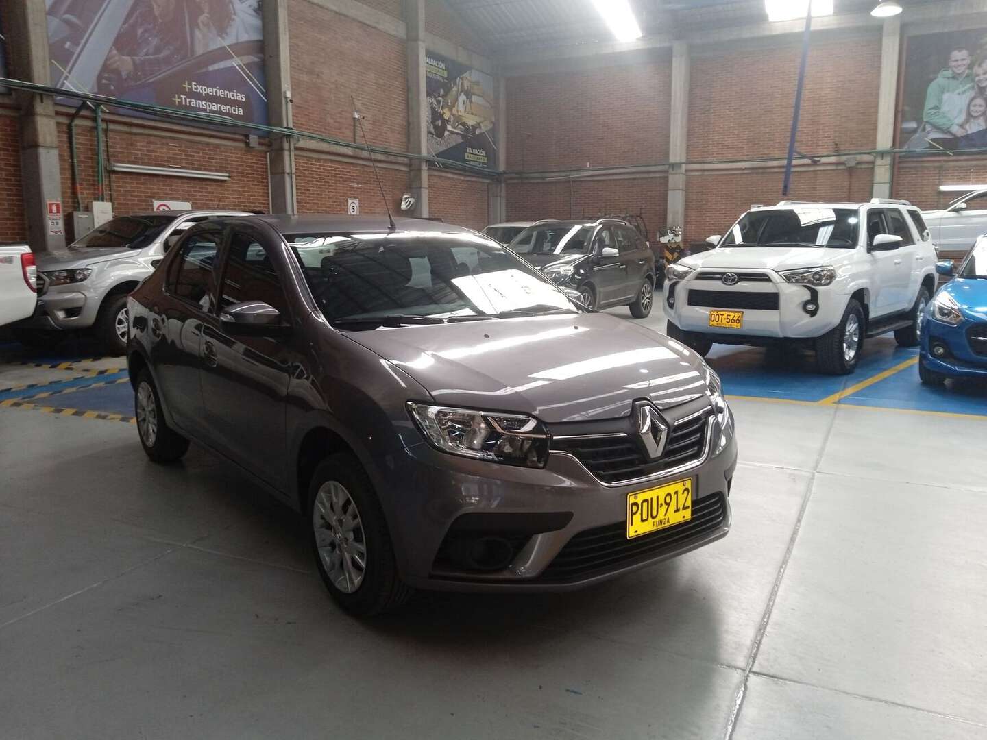 Renault - Logan - 2026