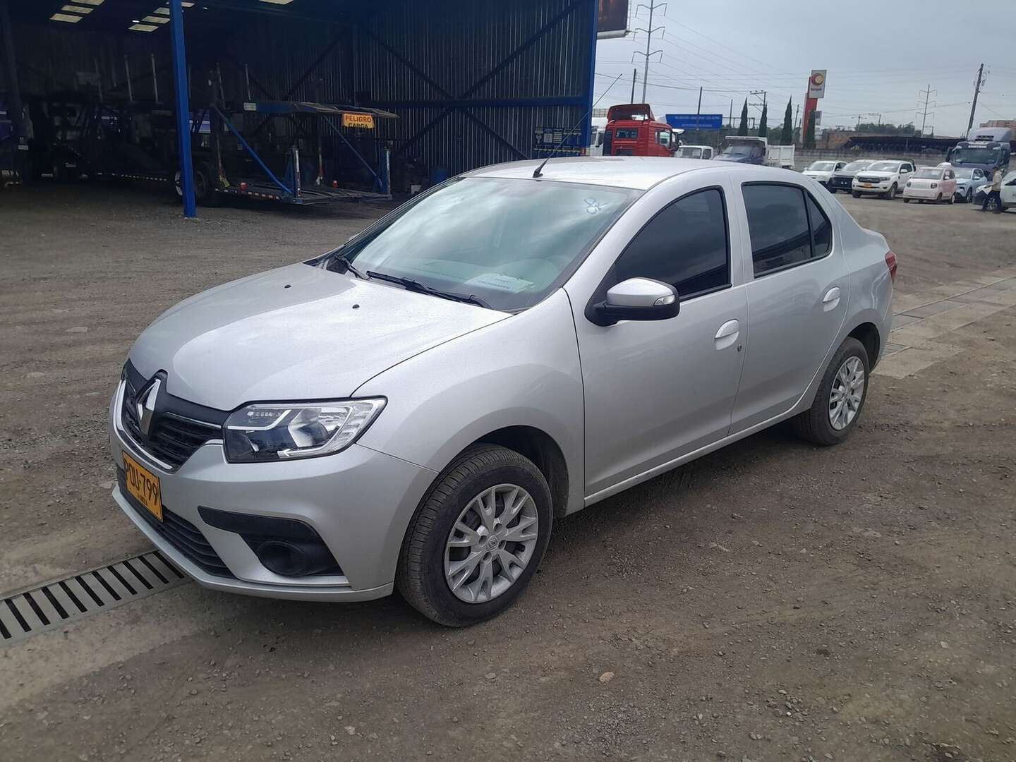Renault - Logan - 2026