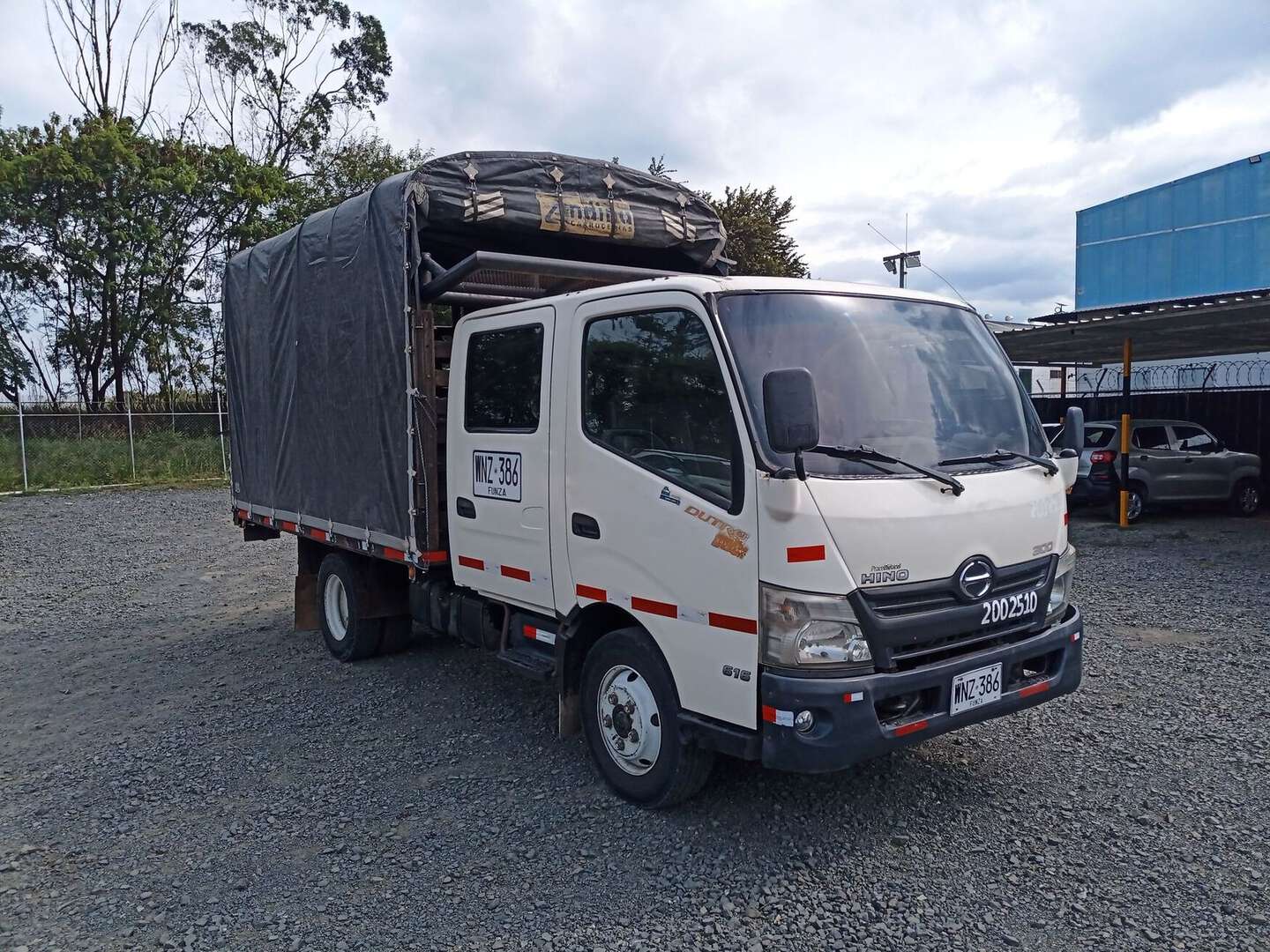 Hino - Dutro - 2016