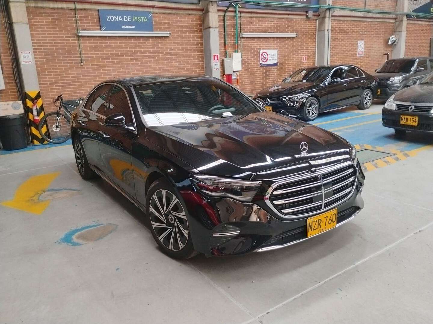 Mercedes Benz - E300E - 2025