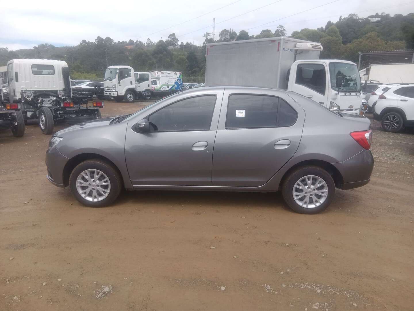 Renault - Logan - 2026
