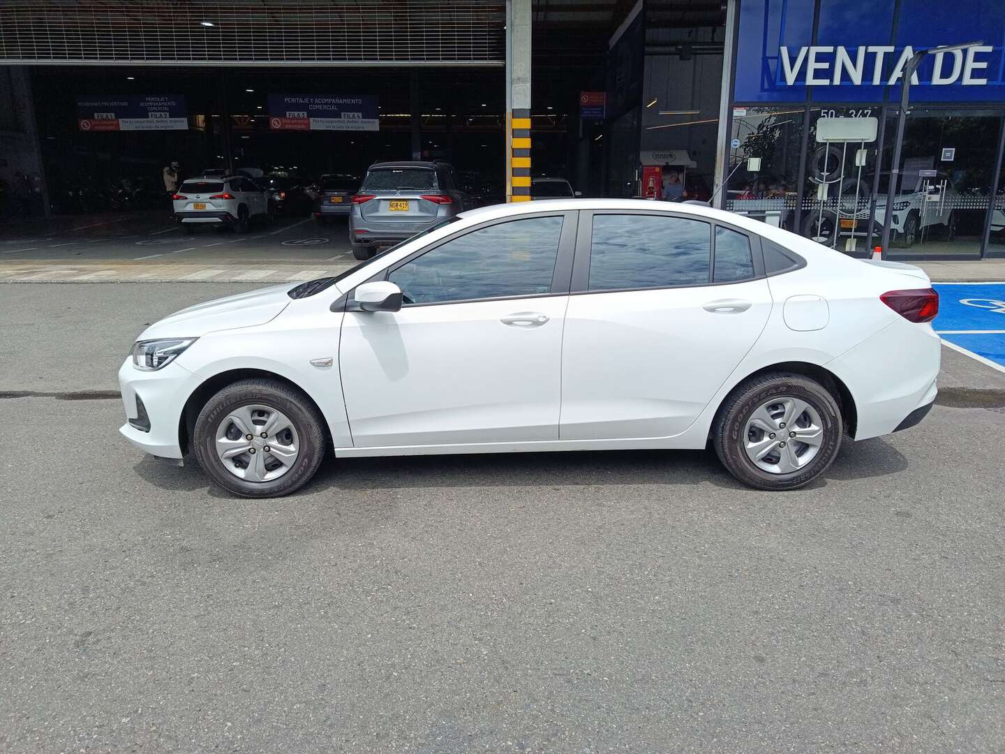 Chevrolet - Onix - 2025