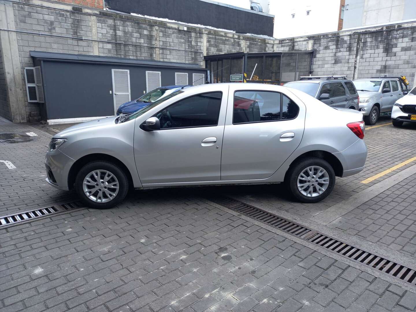Renault - Logan - 2026