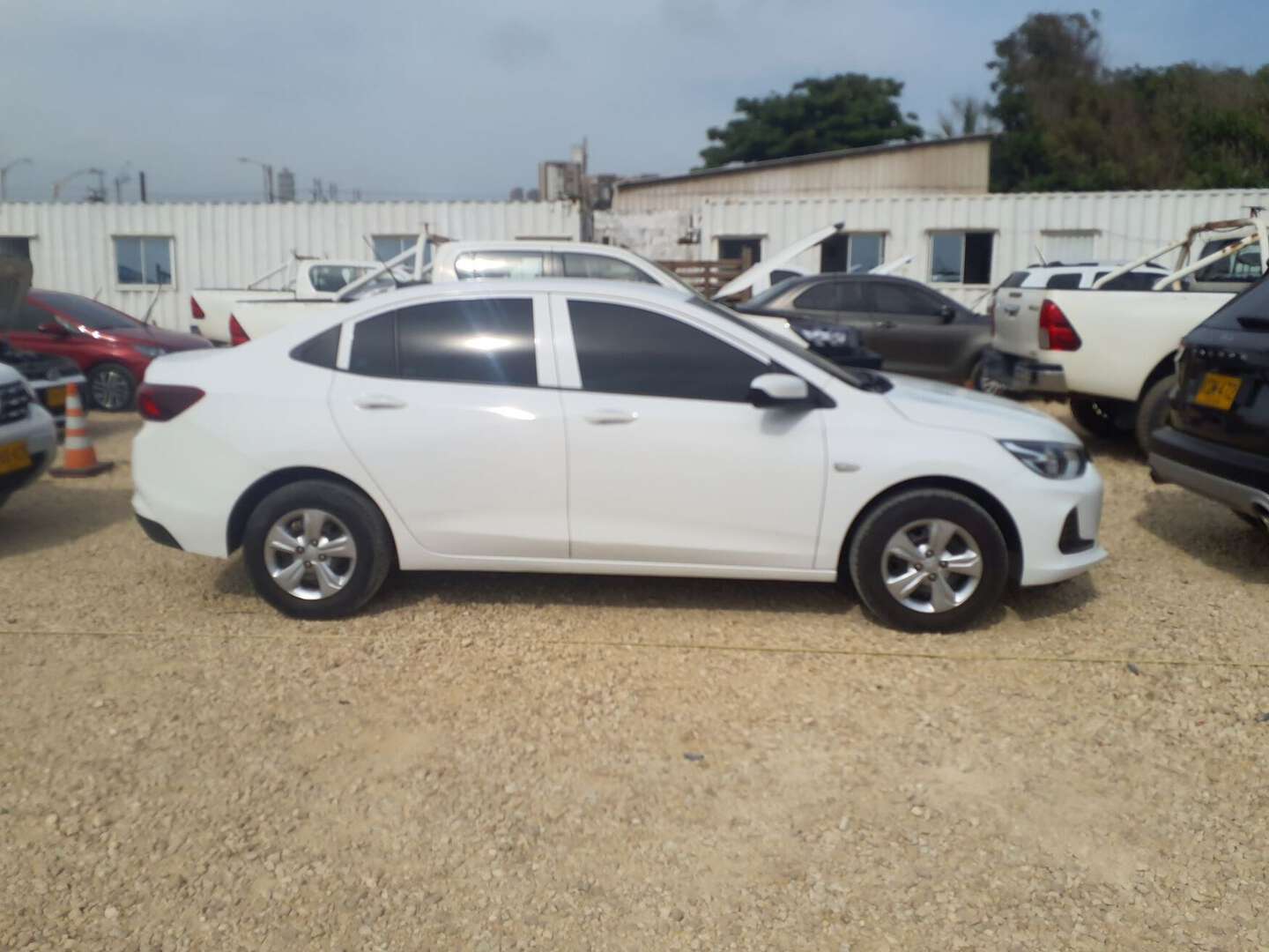 Chevrolet - Onix - 2023
