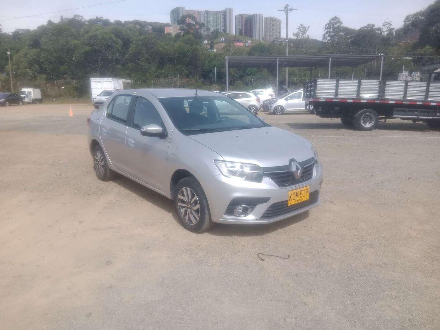 Renault - Logan - 2022