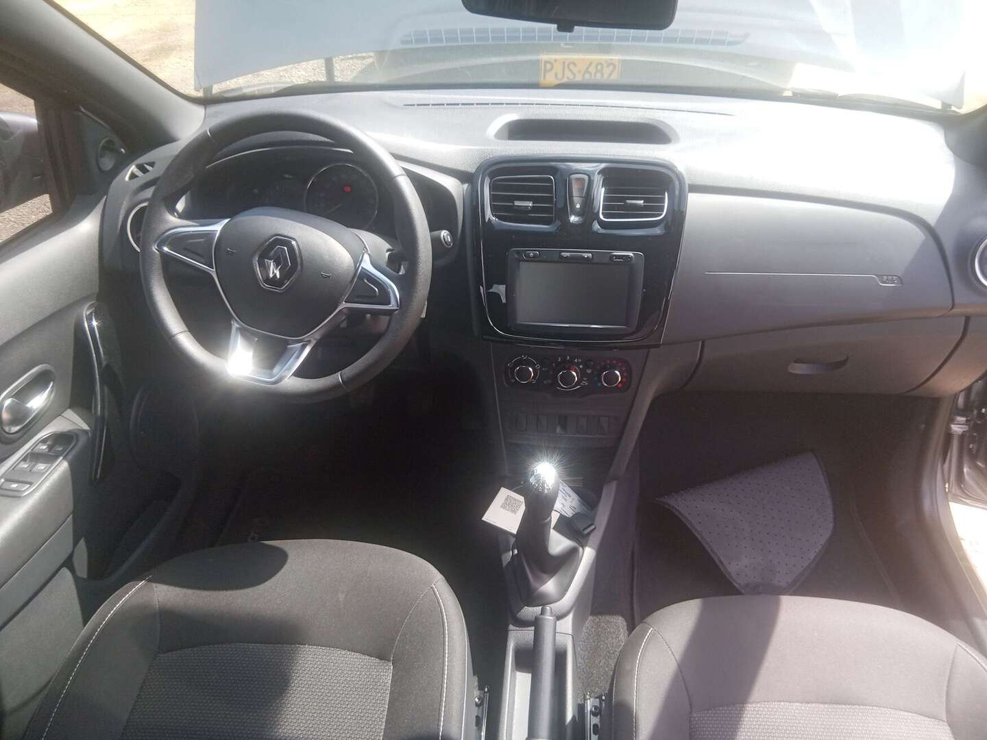 Renault - Logan - 2026