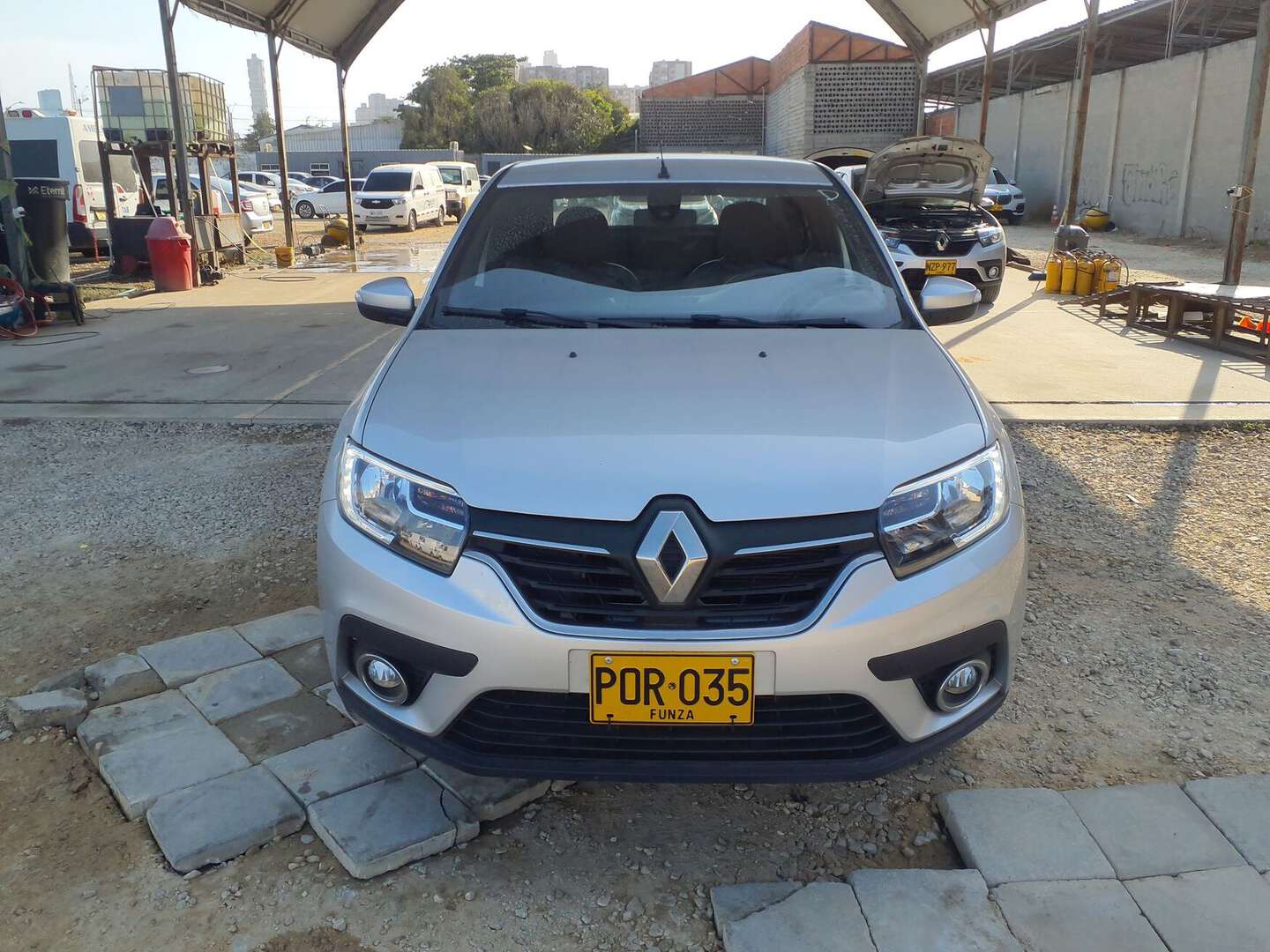 Renault - Logan - 2026