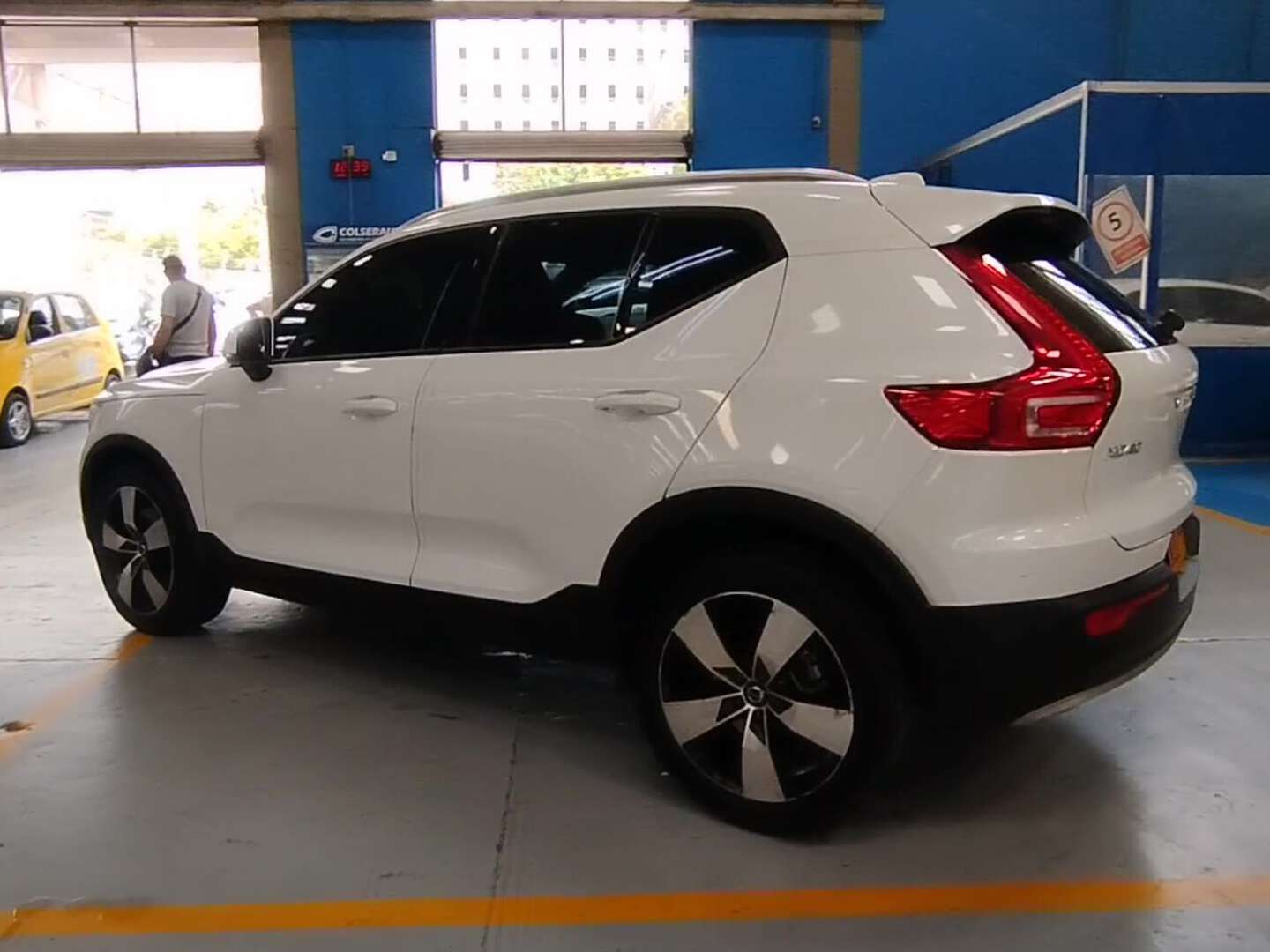 Volvo - XC40 - 2022