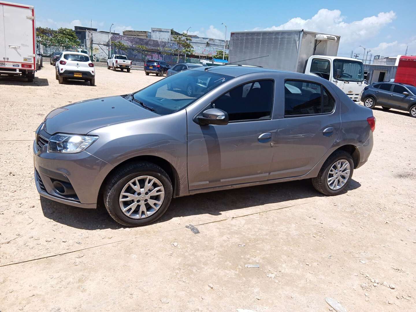 Renault - Logan - 2026