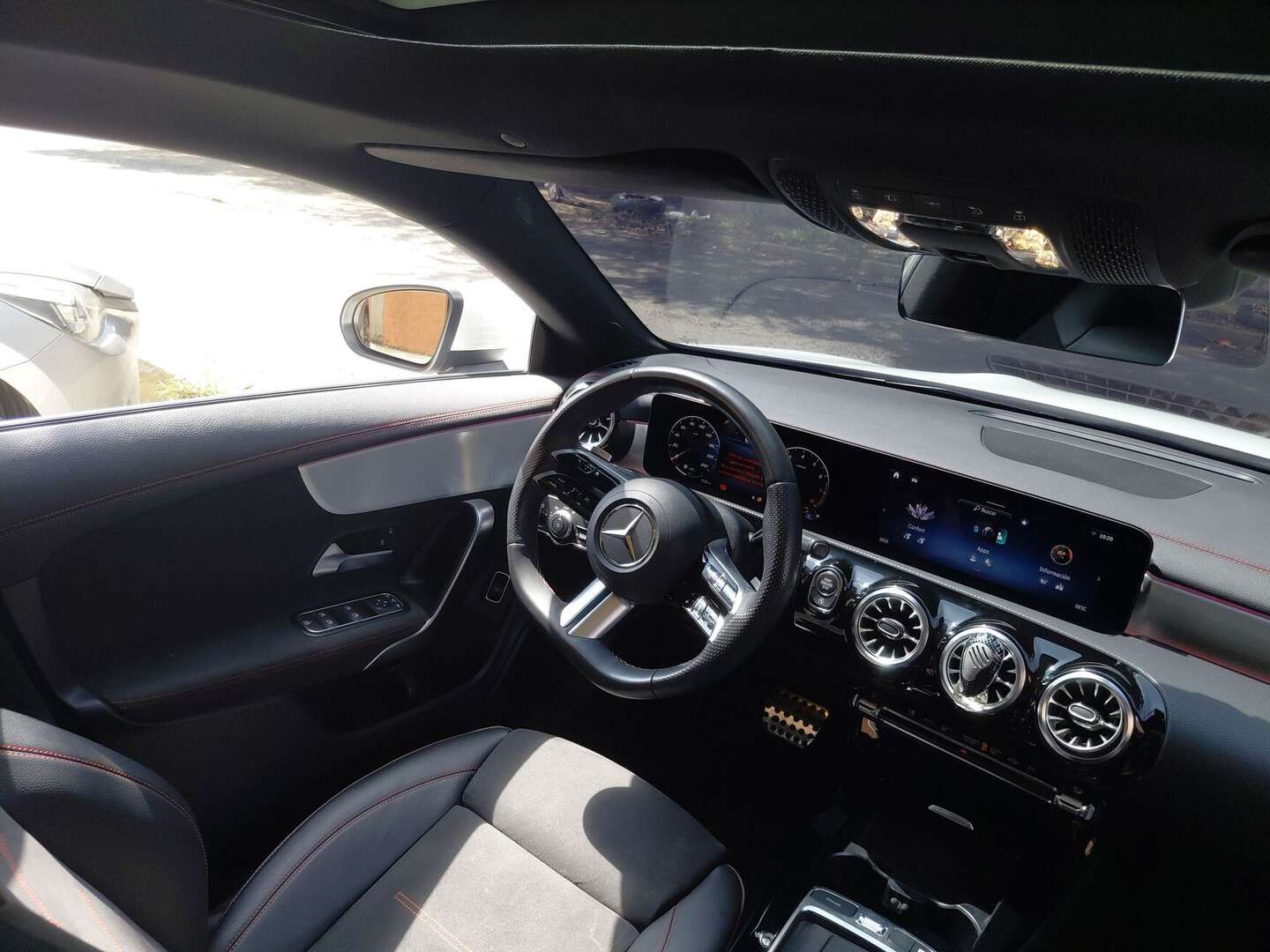 Mercedes Benz - CLA200 - 2024