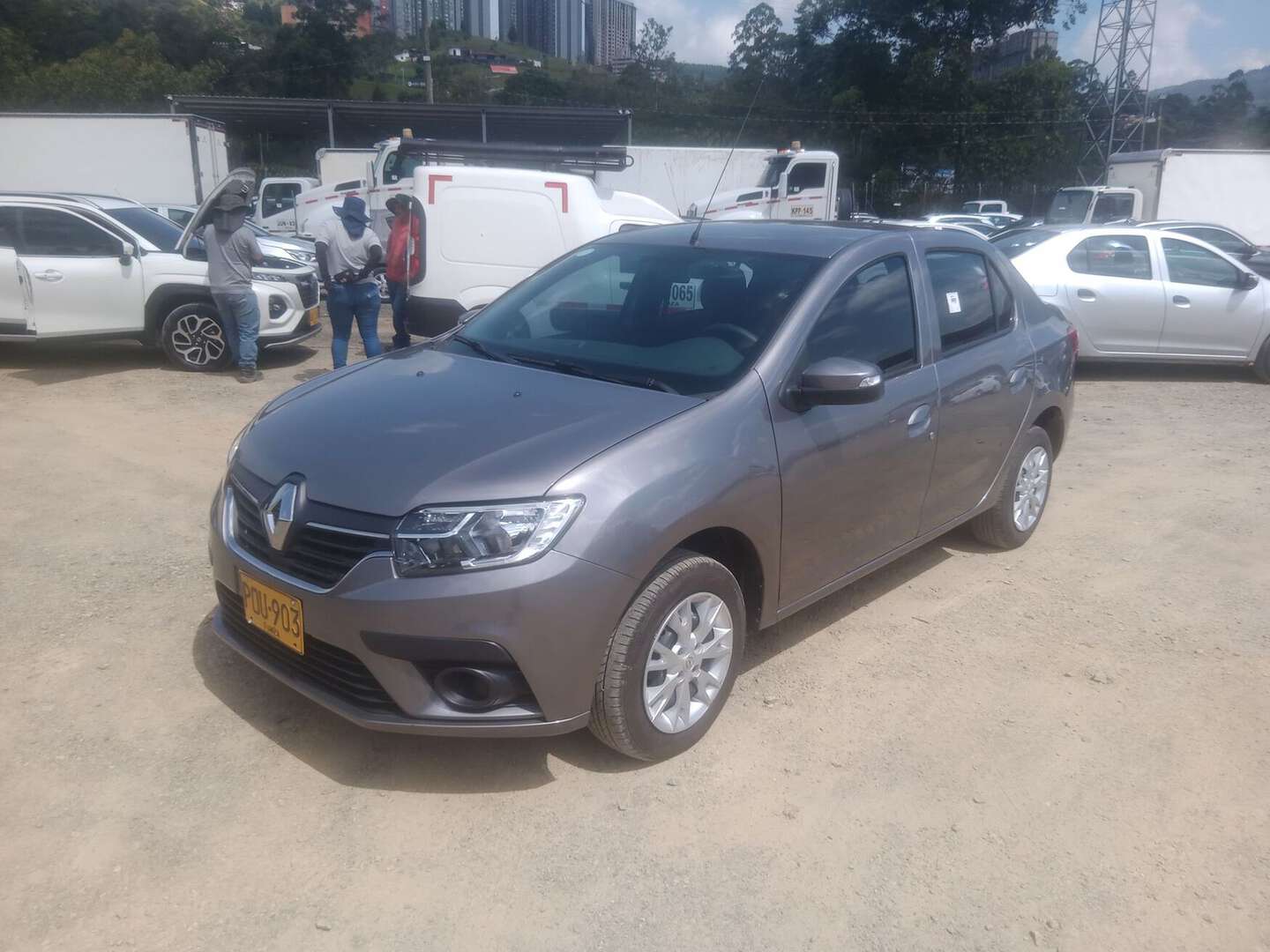 Renault - Logan - 2026
