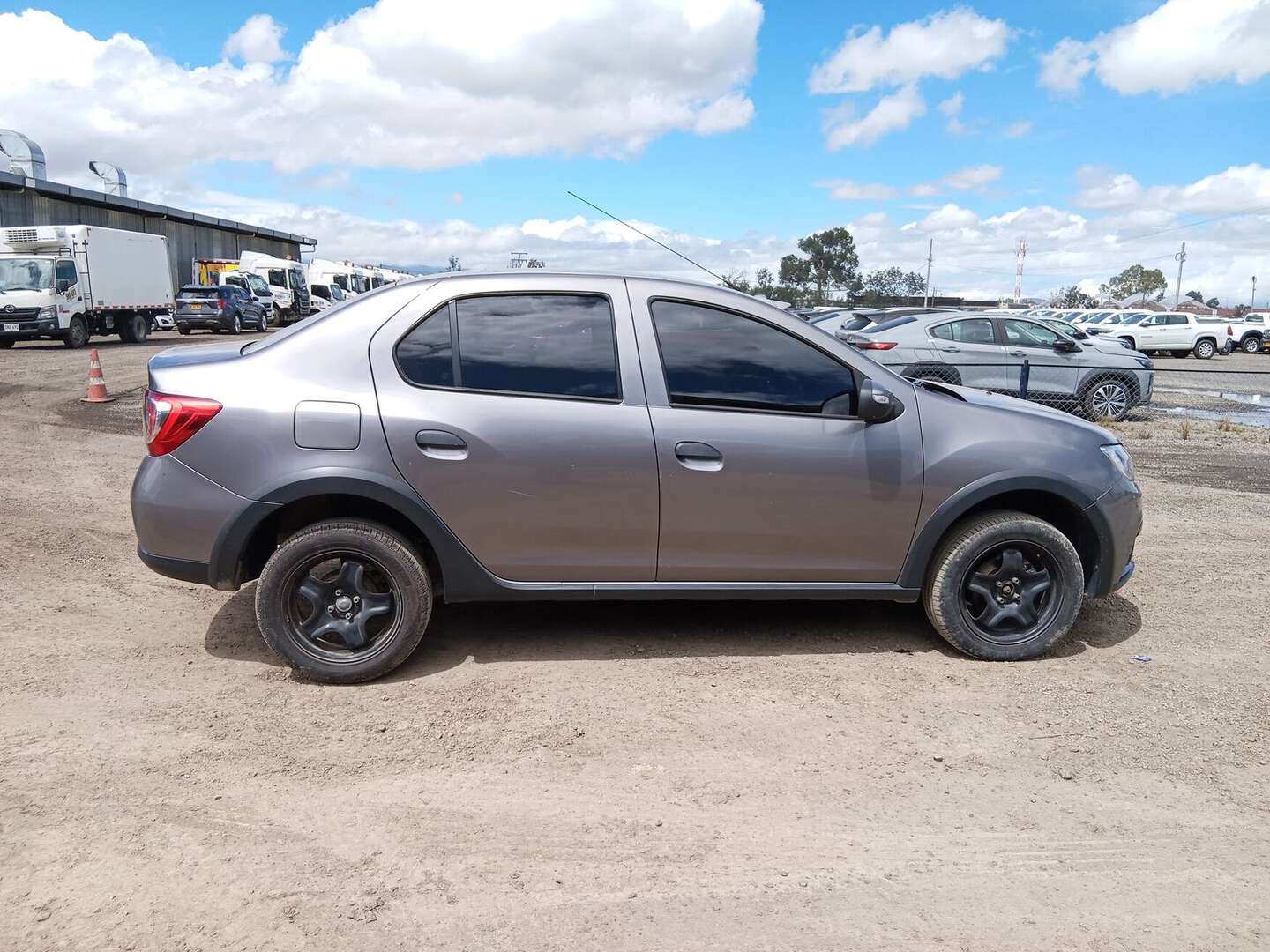 Renault - Logan - 2022