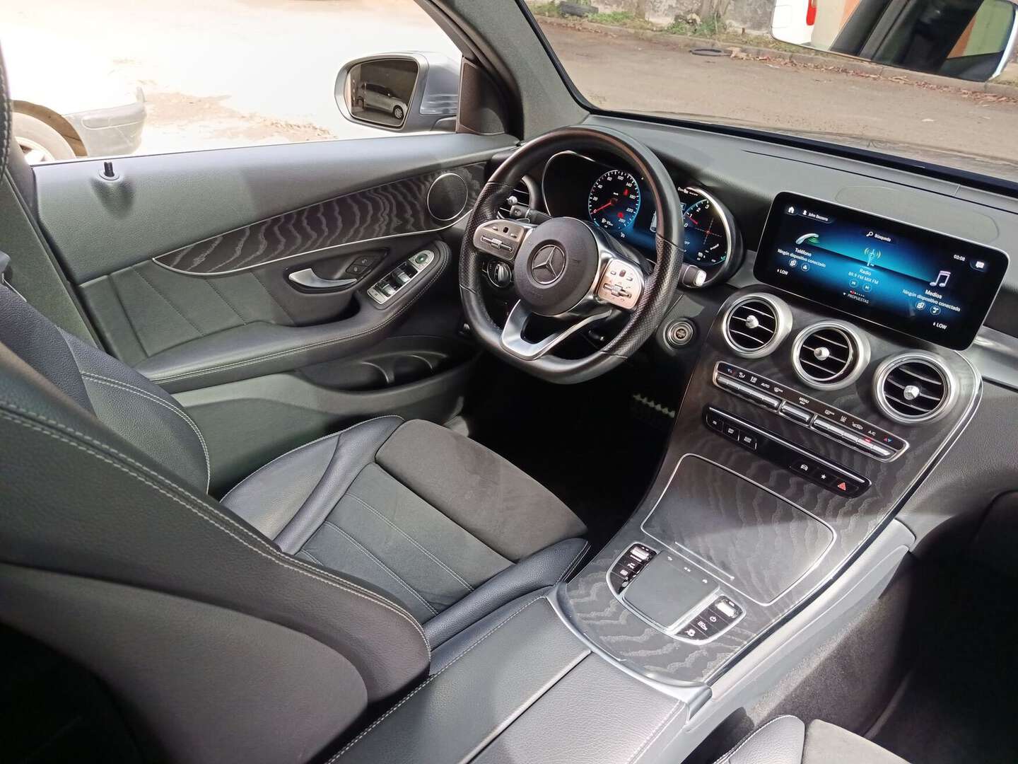 Mercedes Benz - GLC300E - 2022