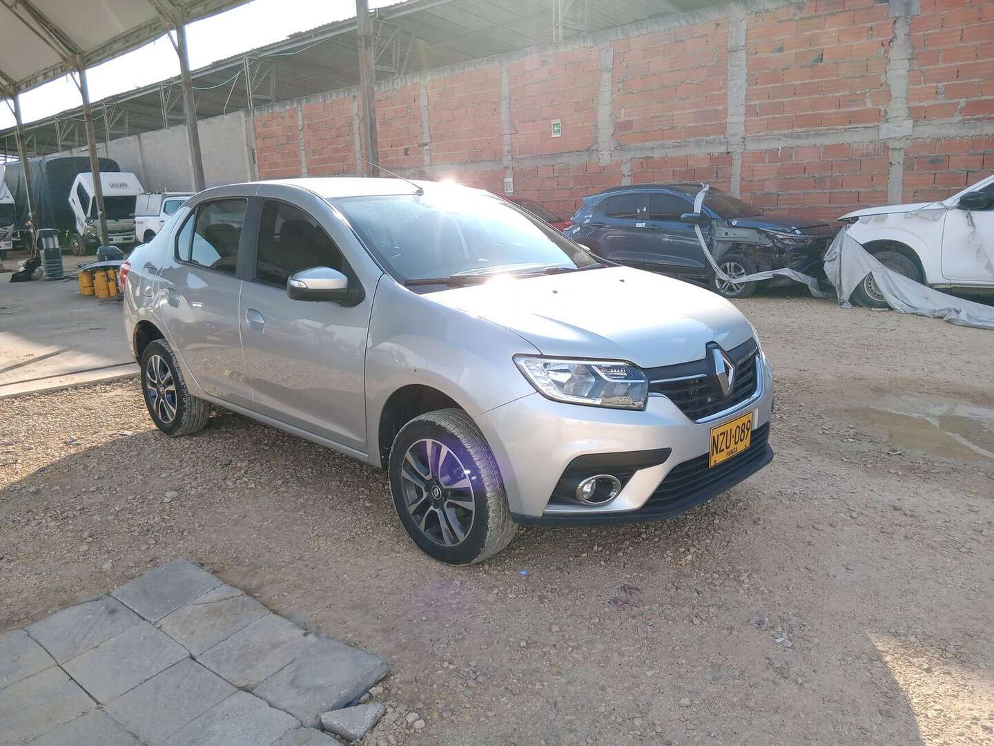 Renault - Logan - 2026