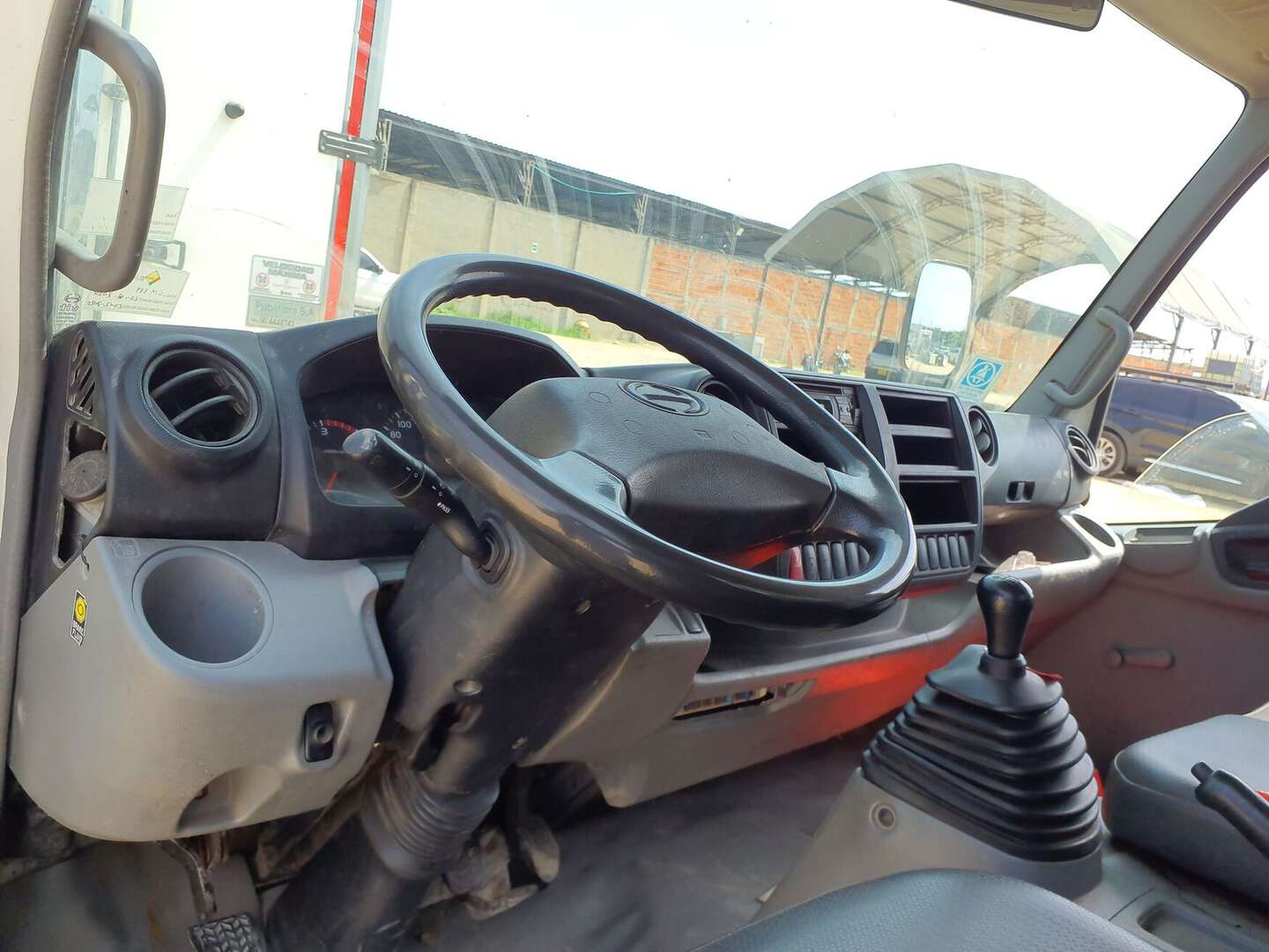 Hino - Dutro - 2022