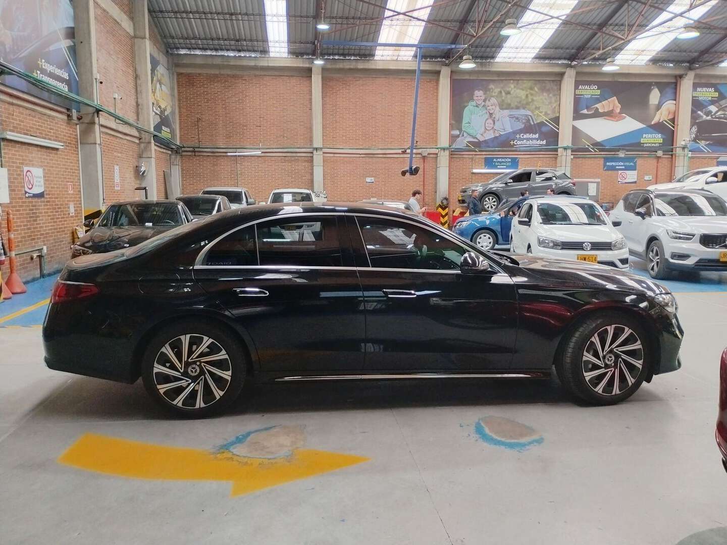 Mercedes Benz - E300E - 2025