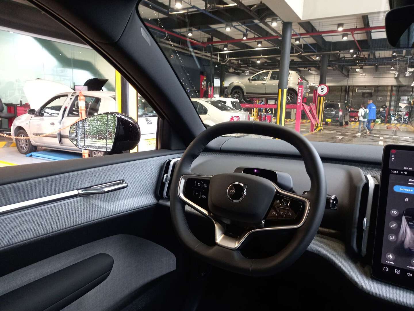Volvo - XC30 - 2025