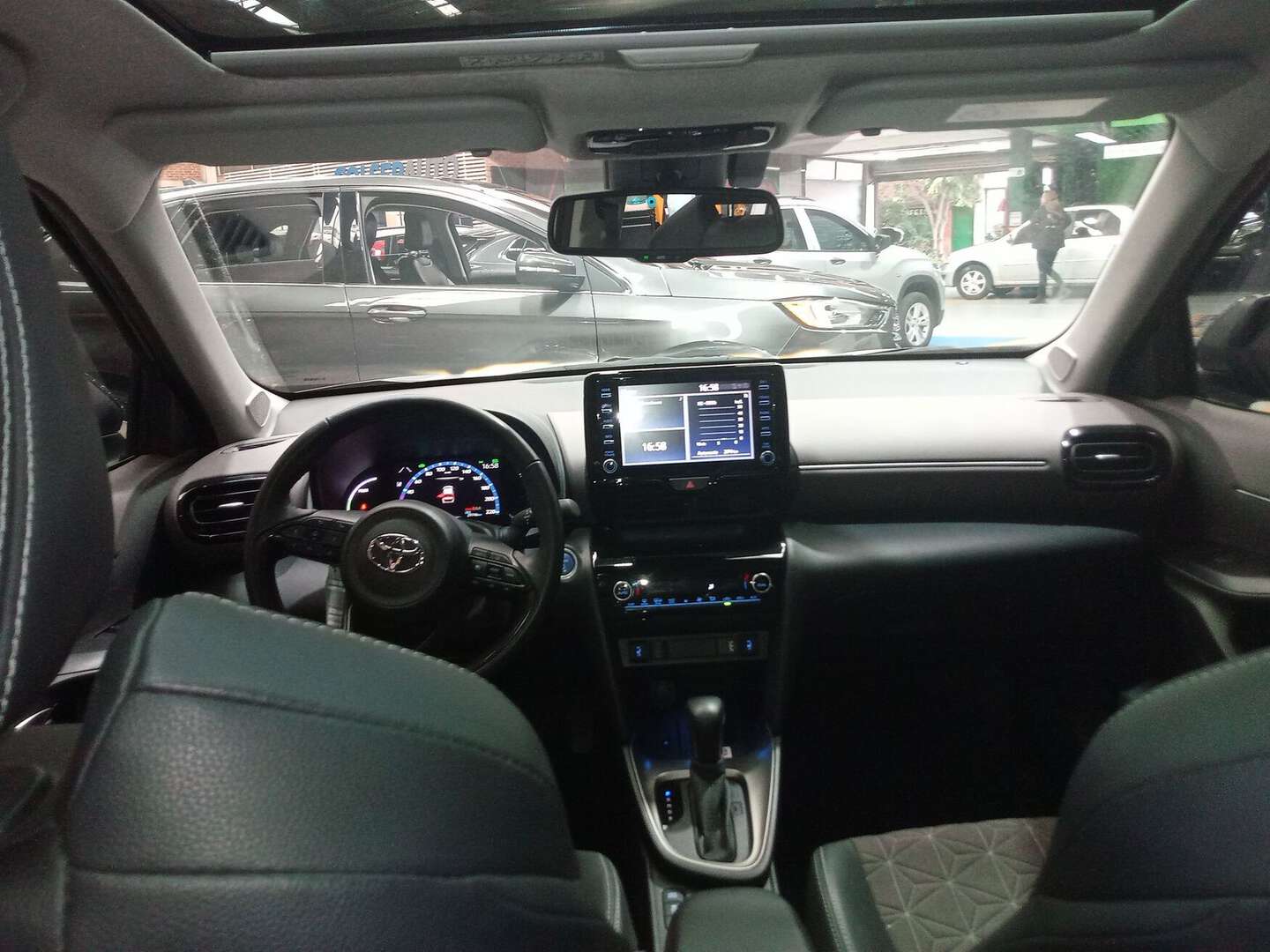 Toyota - Yaris - 2024