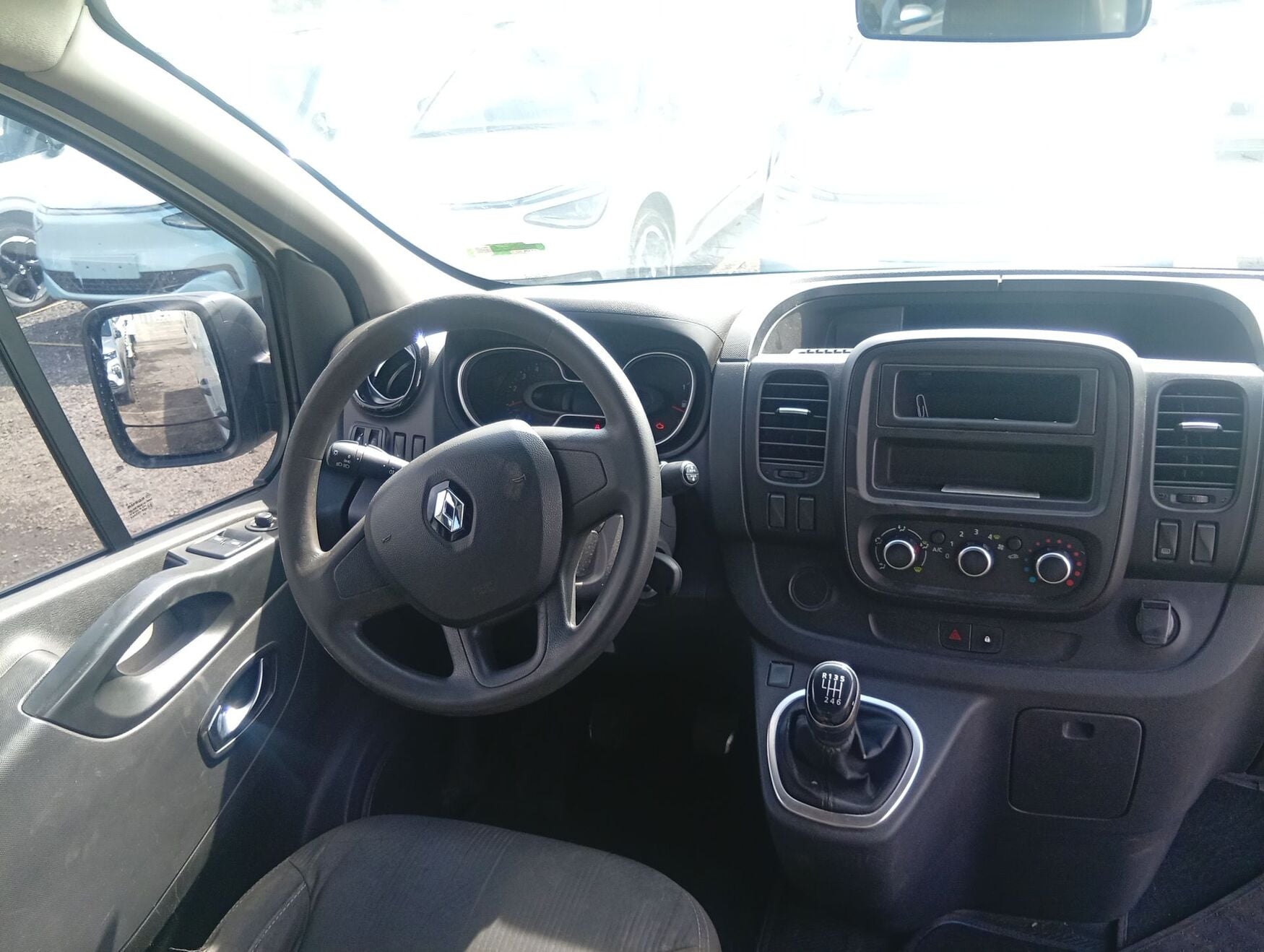 RENAULT TRAFIC 2021
