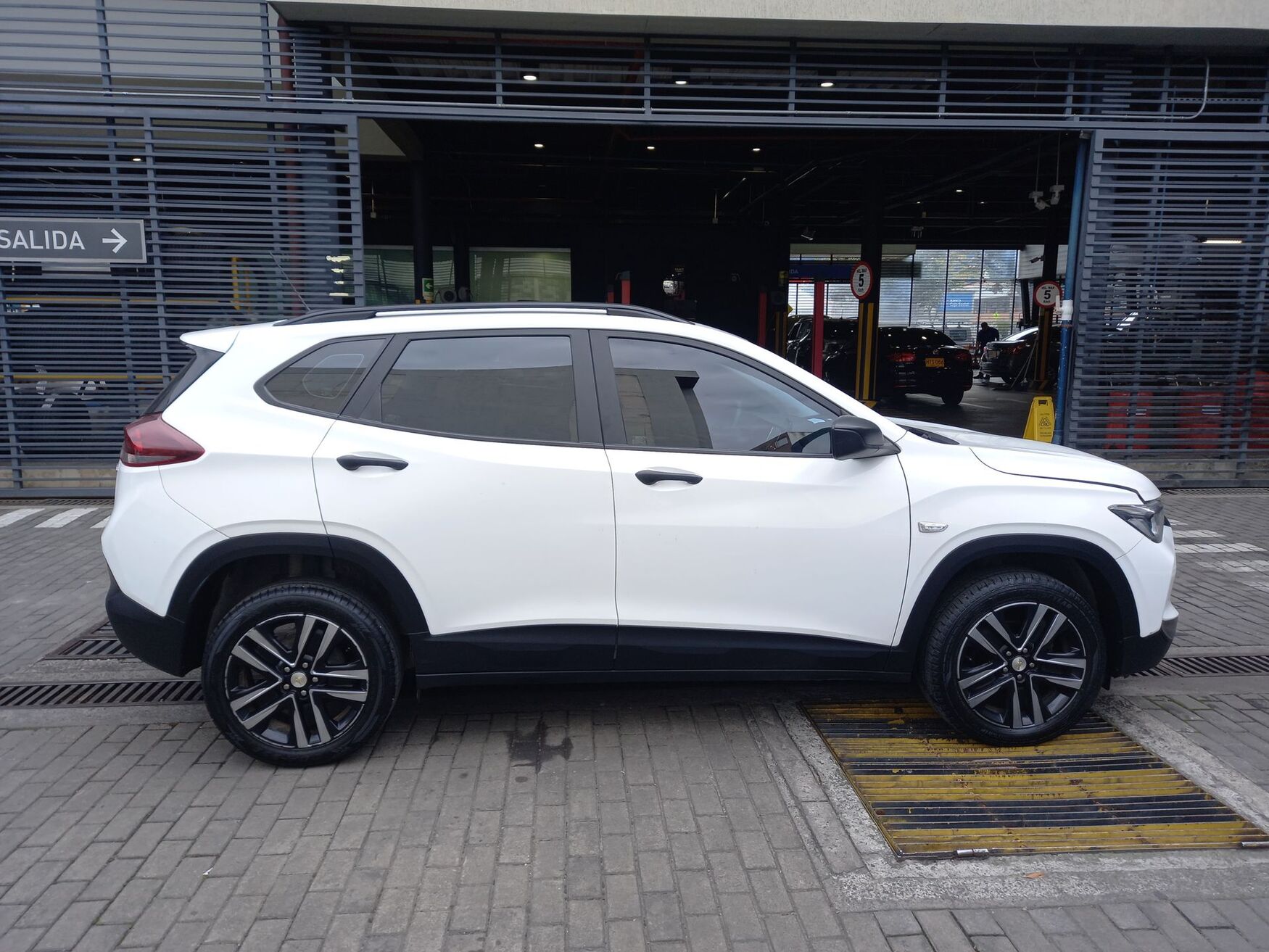 CHEVROLET TRACKER 2025