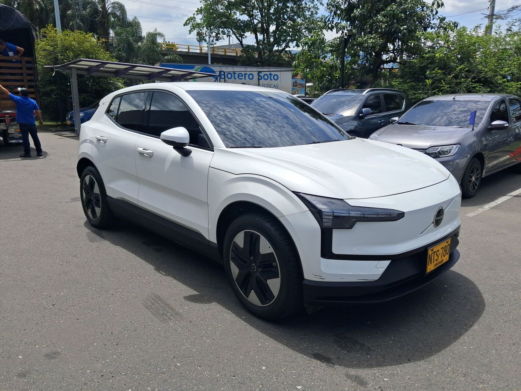VOLVO XC30 2024