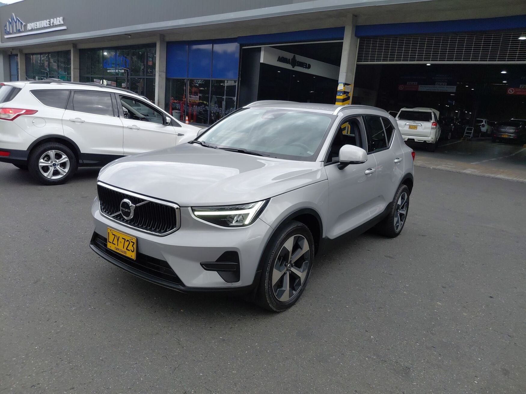 VOLVO XC40 2023