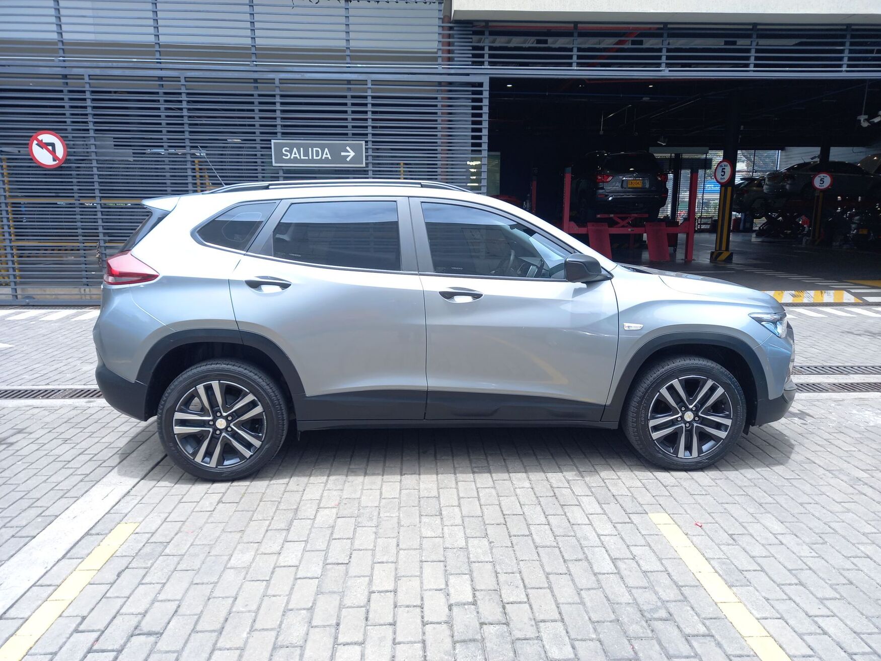 CHEVROLET TRACKER 2025