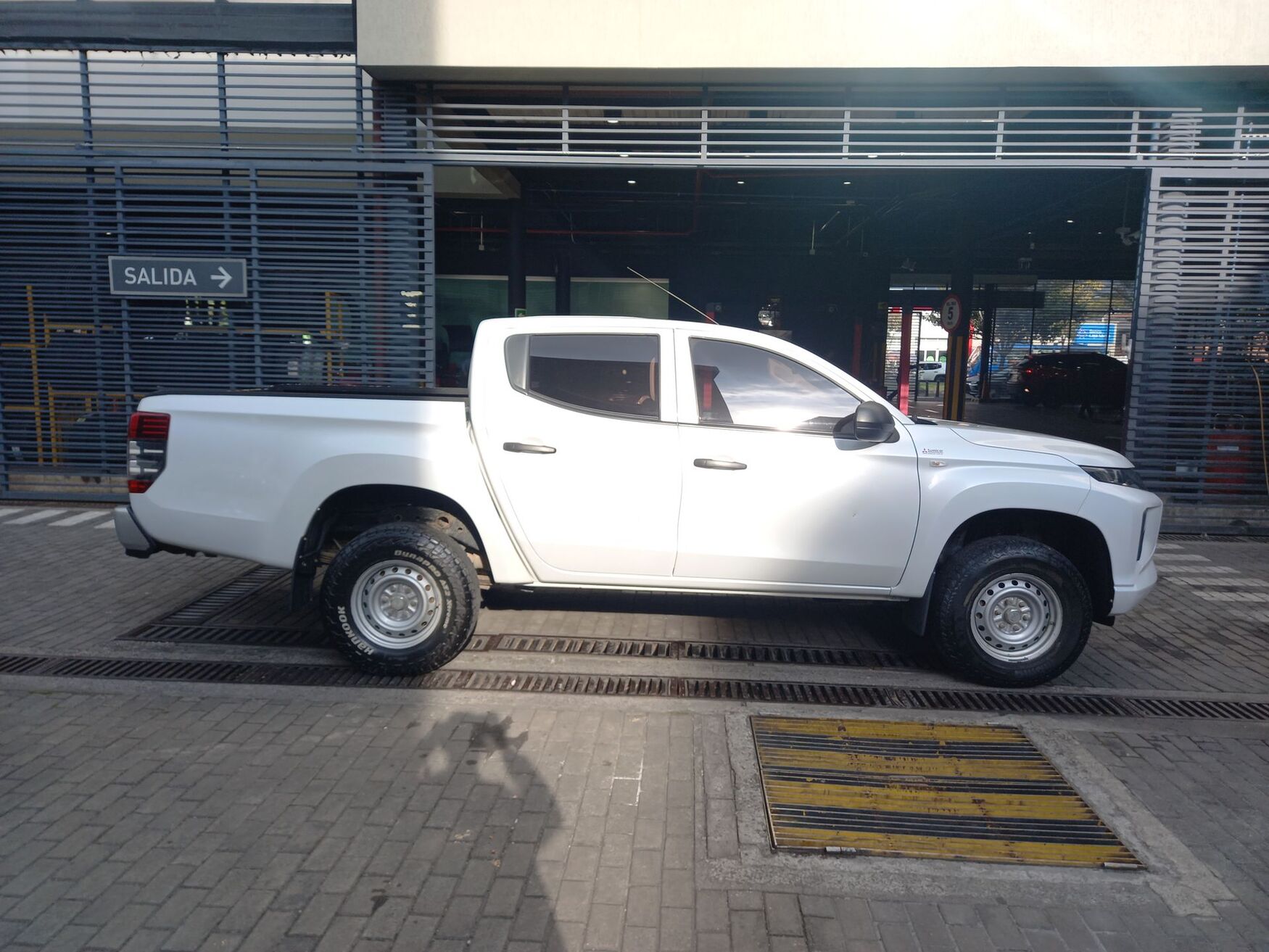 MITSUBISHI L200 2023