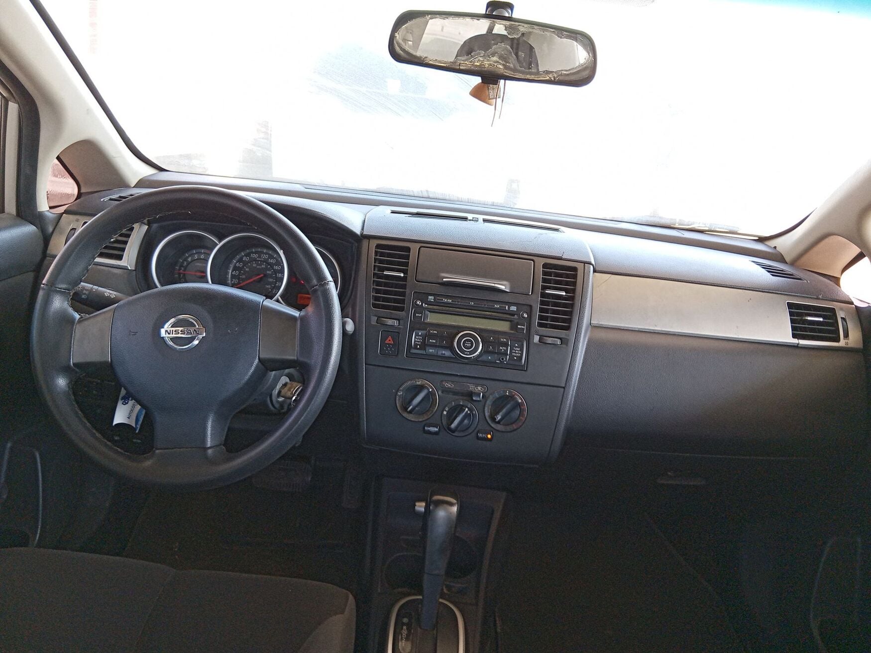 NISSAN TIIDA 2010