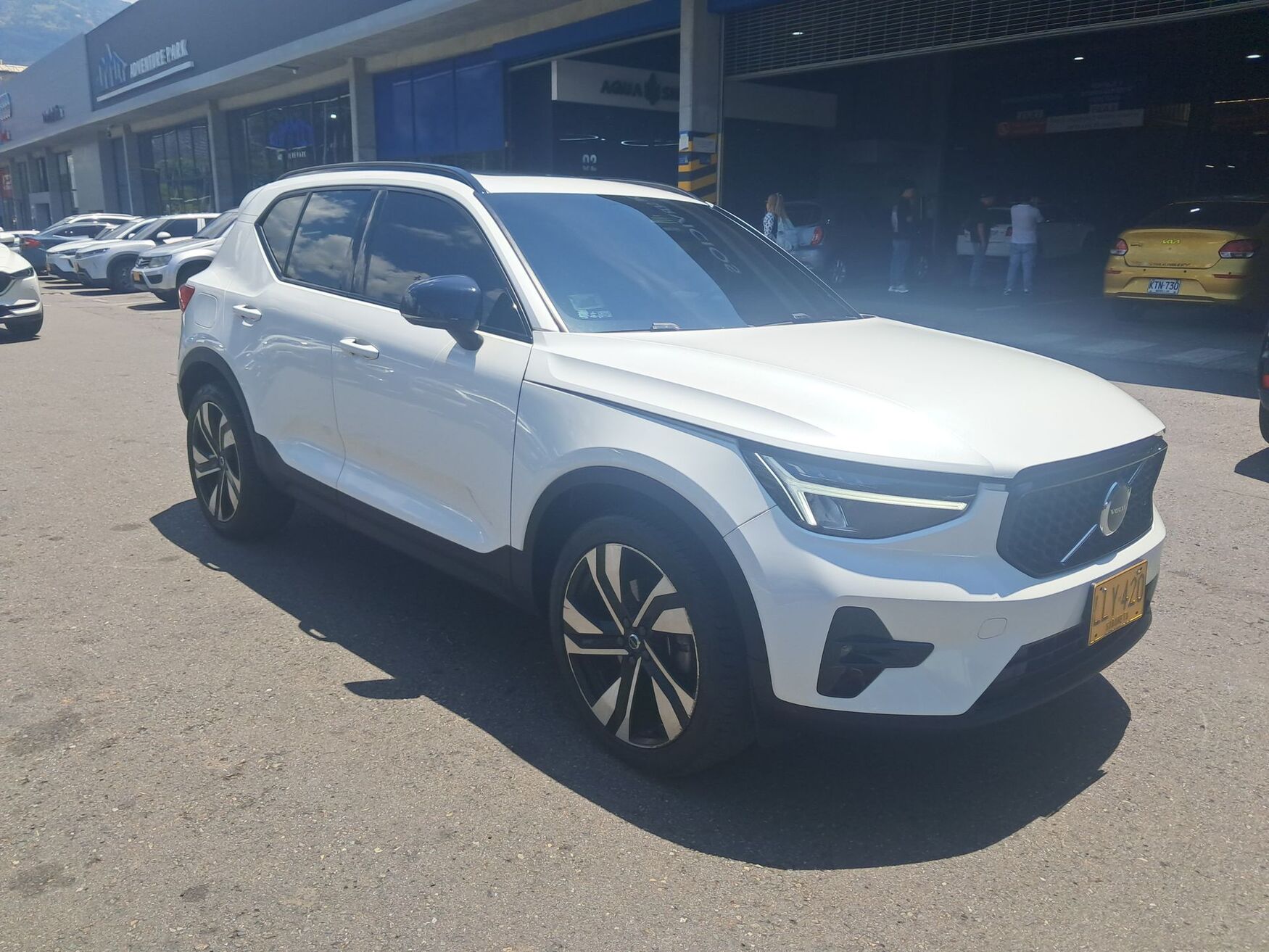 VOLVO XC40 2023