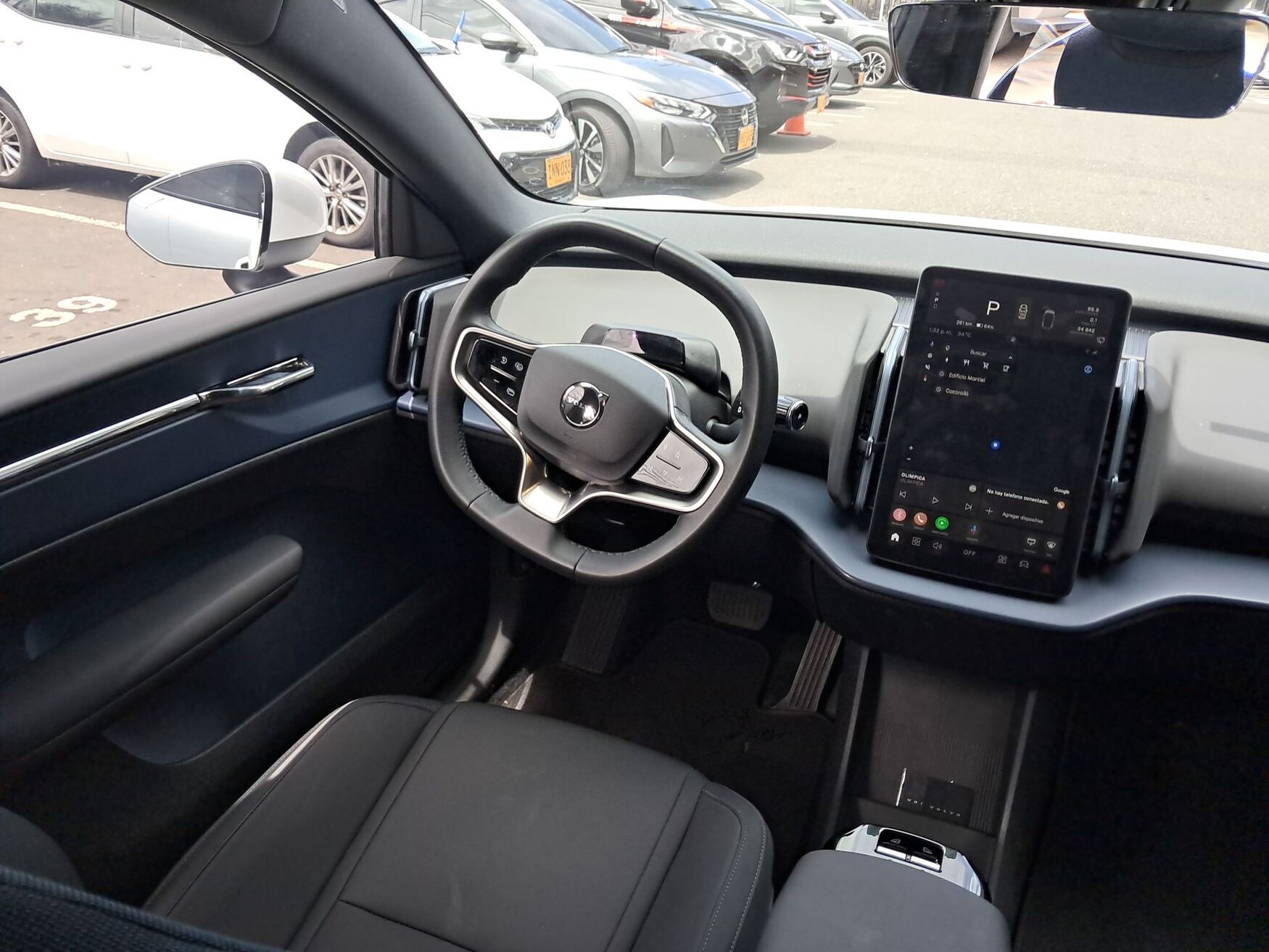 VOLVO XC30 2024