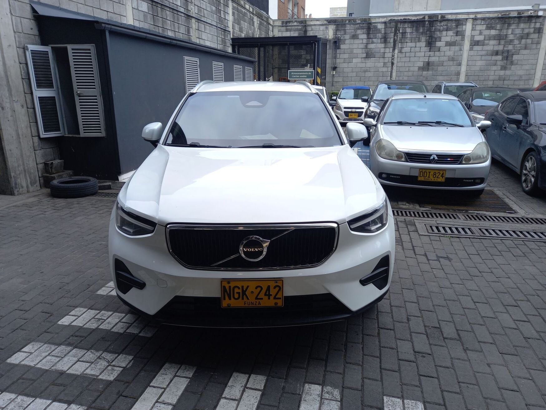 VOLVO XC40 2023