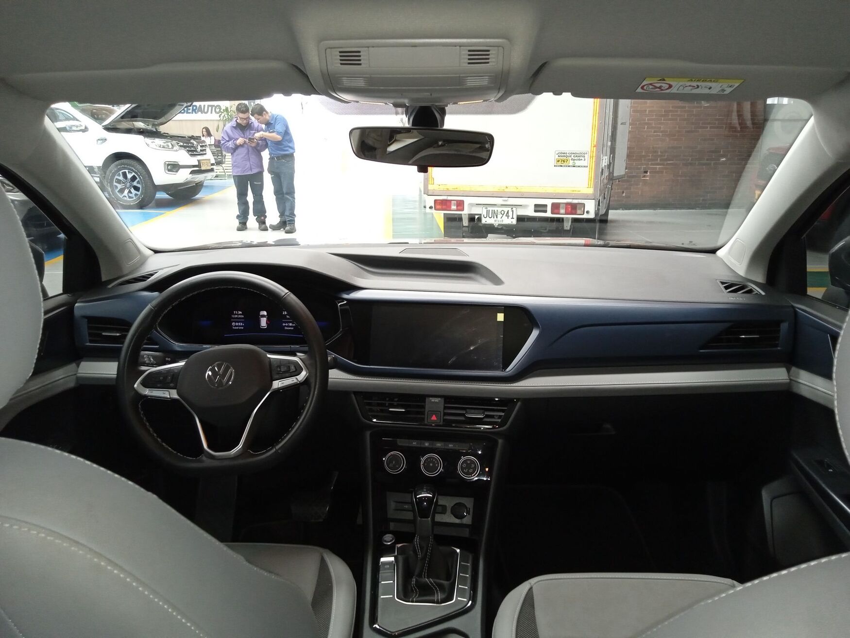 VOLKSWAGEN TAOS 2024