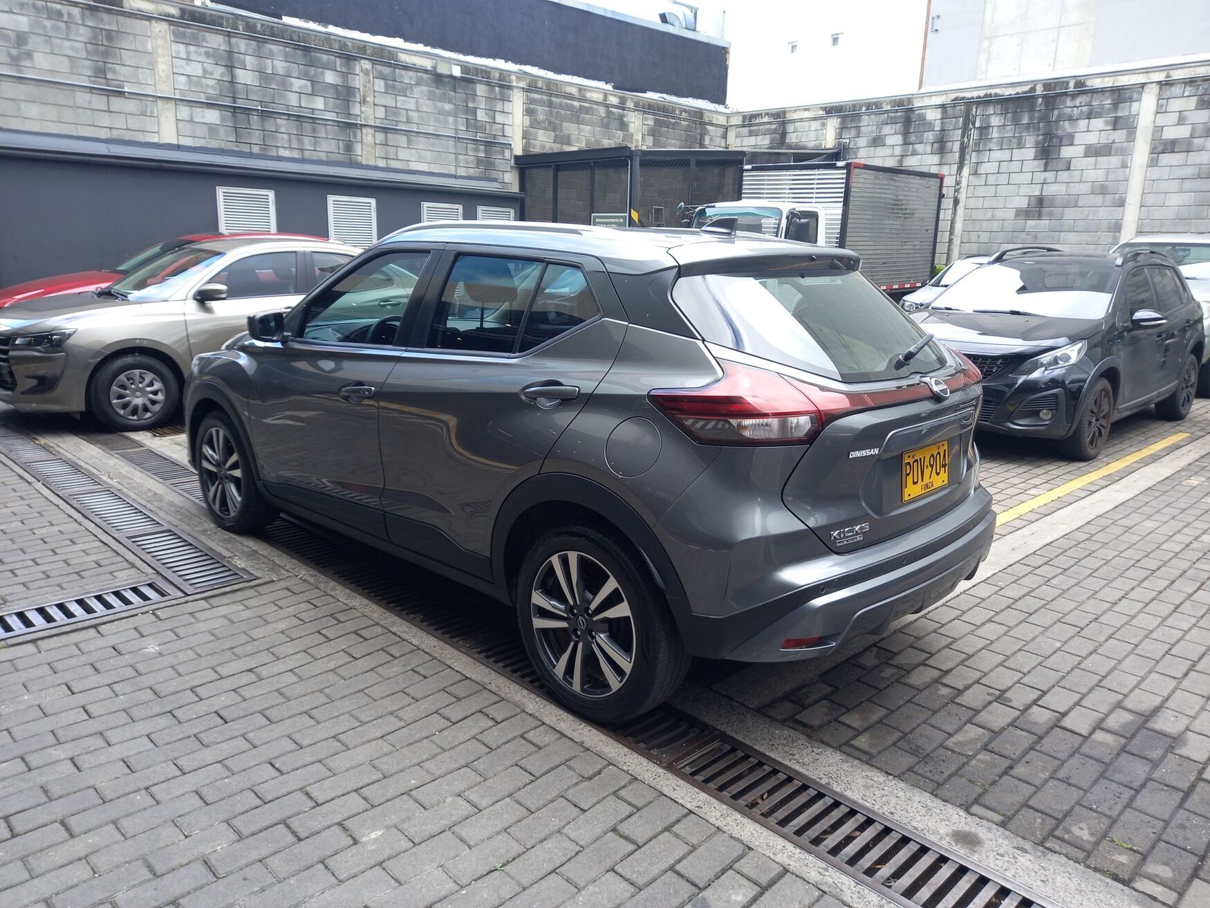NISSAN KICKS 2026