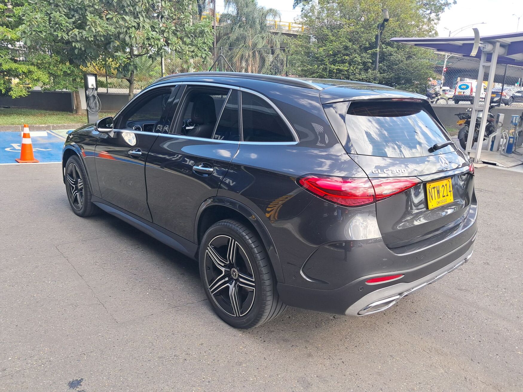 MERCEDES-BENZ GLC300 2025
