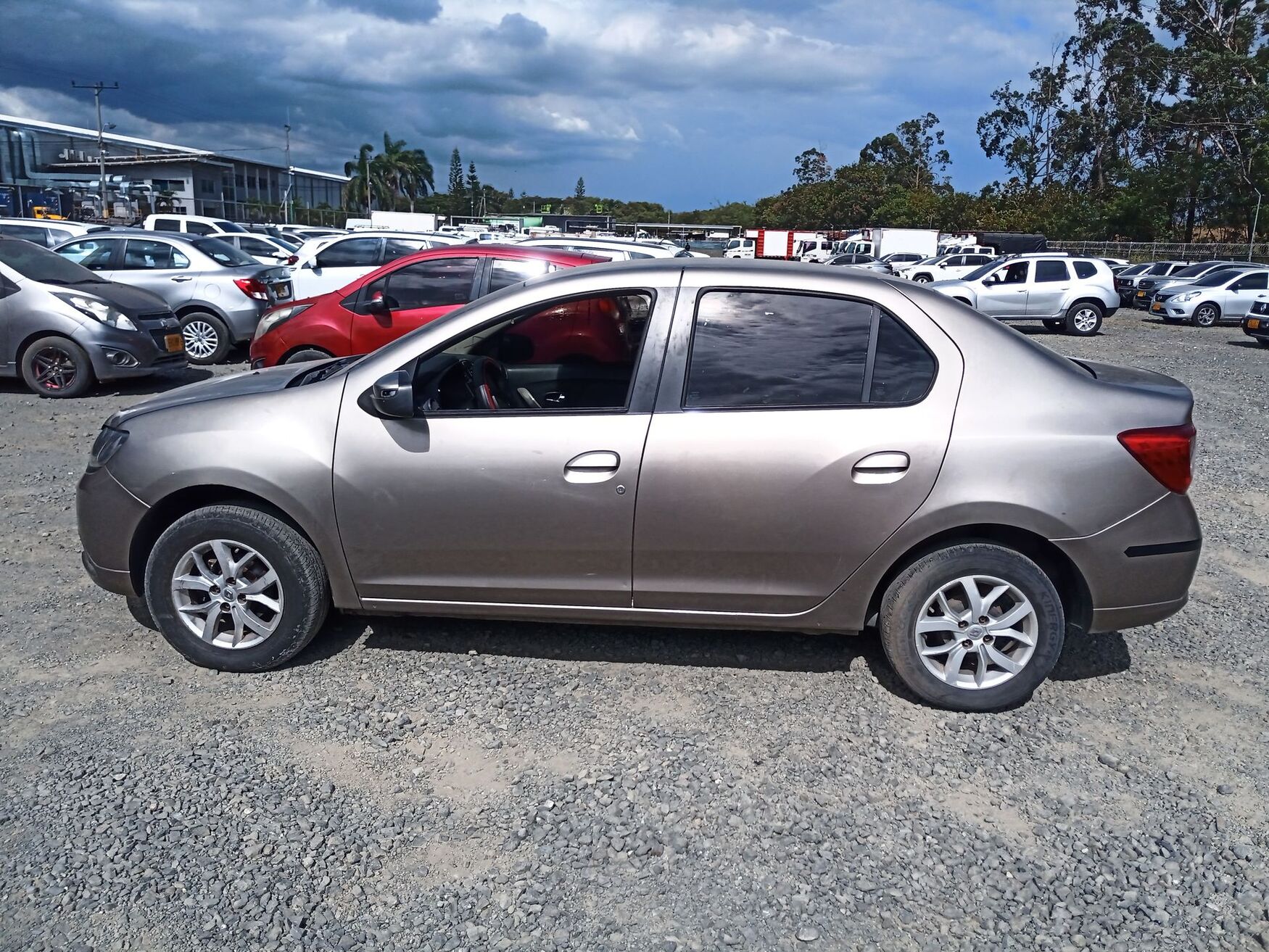 RENAULT LOGAN 2016