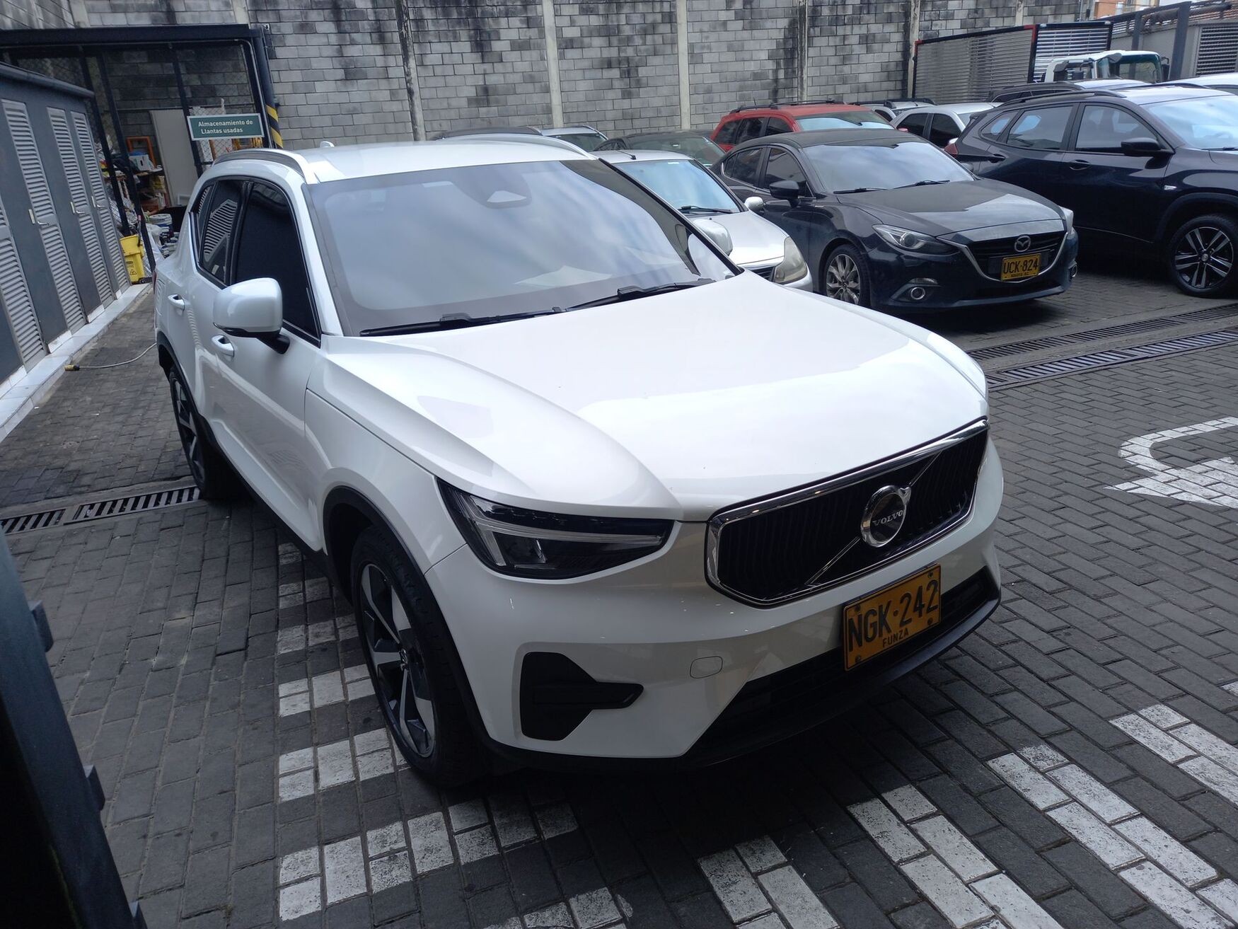 VOLVO XC40 2023