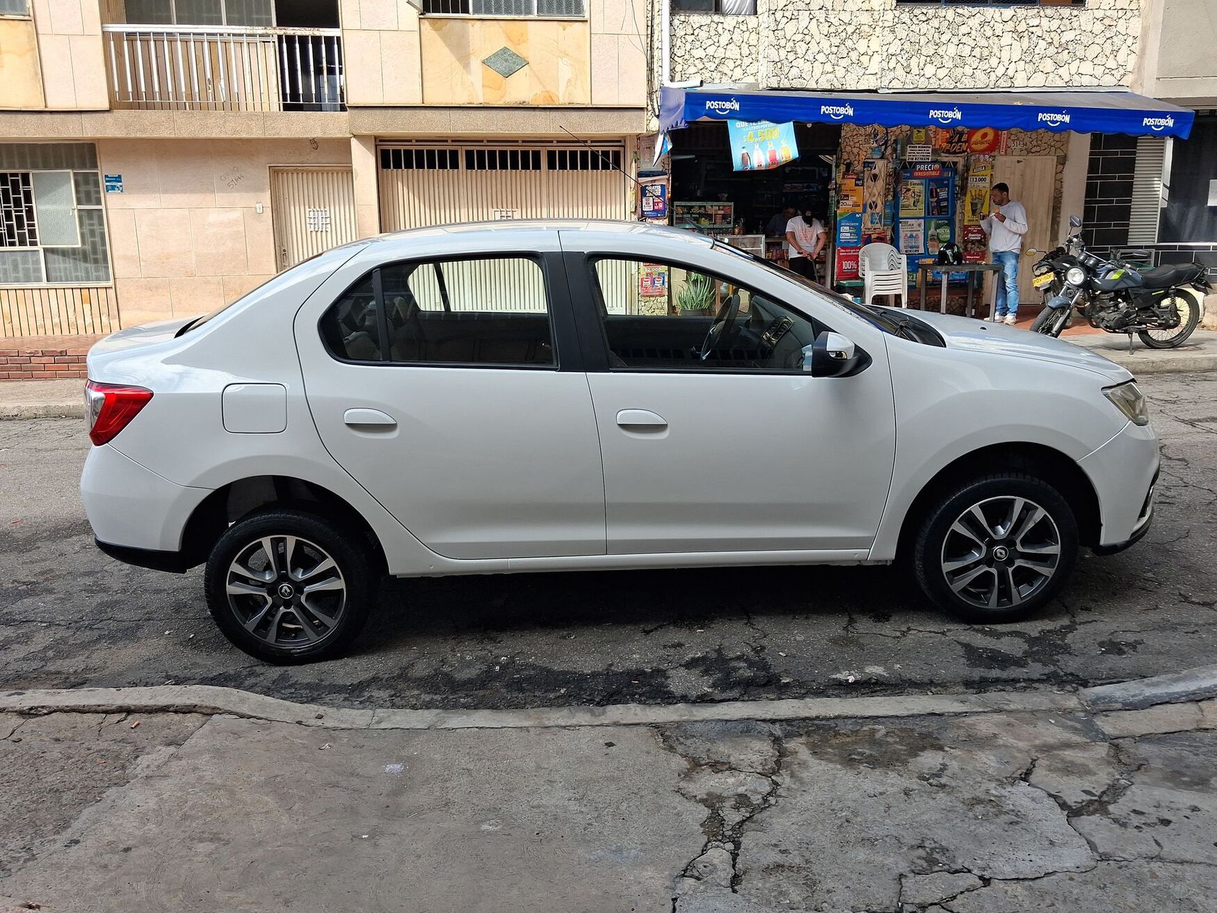 RENAULT LOGAN 2024
