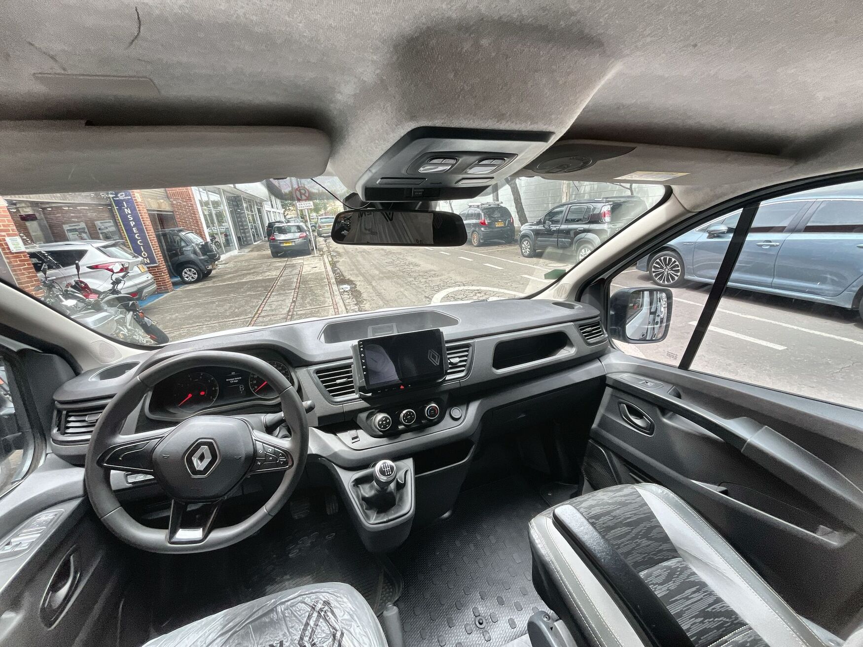 RENAULT TRAFIC 2024