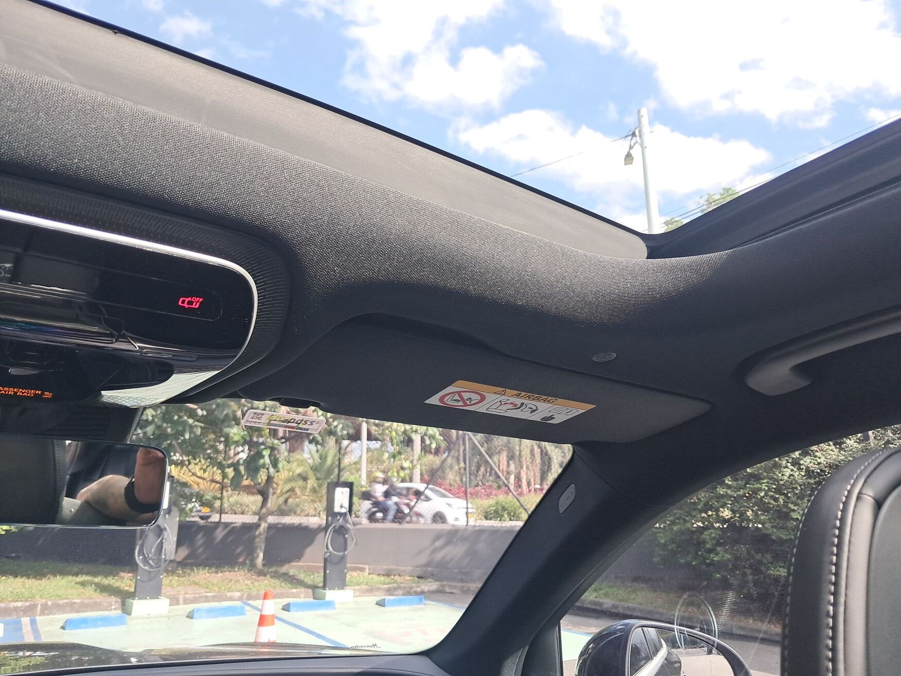 MERCEDES-BENZ GLC300 2025