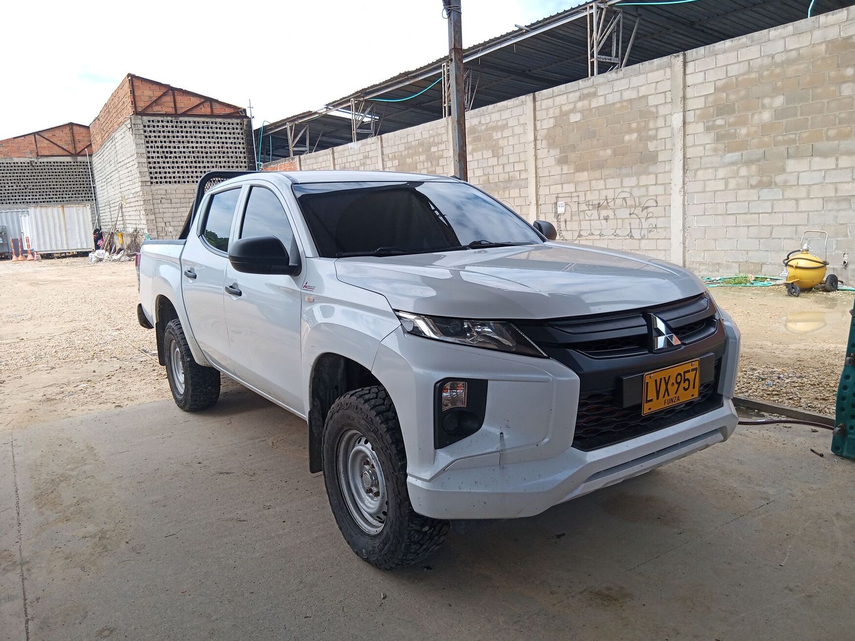 MITSUBISHI L200 2023