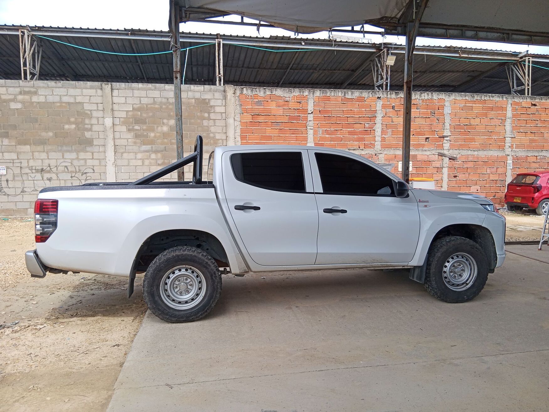 MITSUBISHI L200 2023