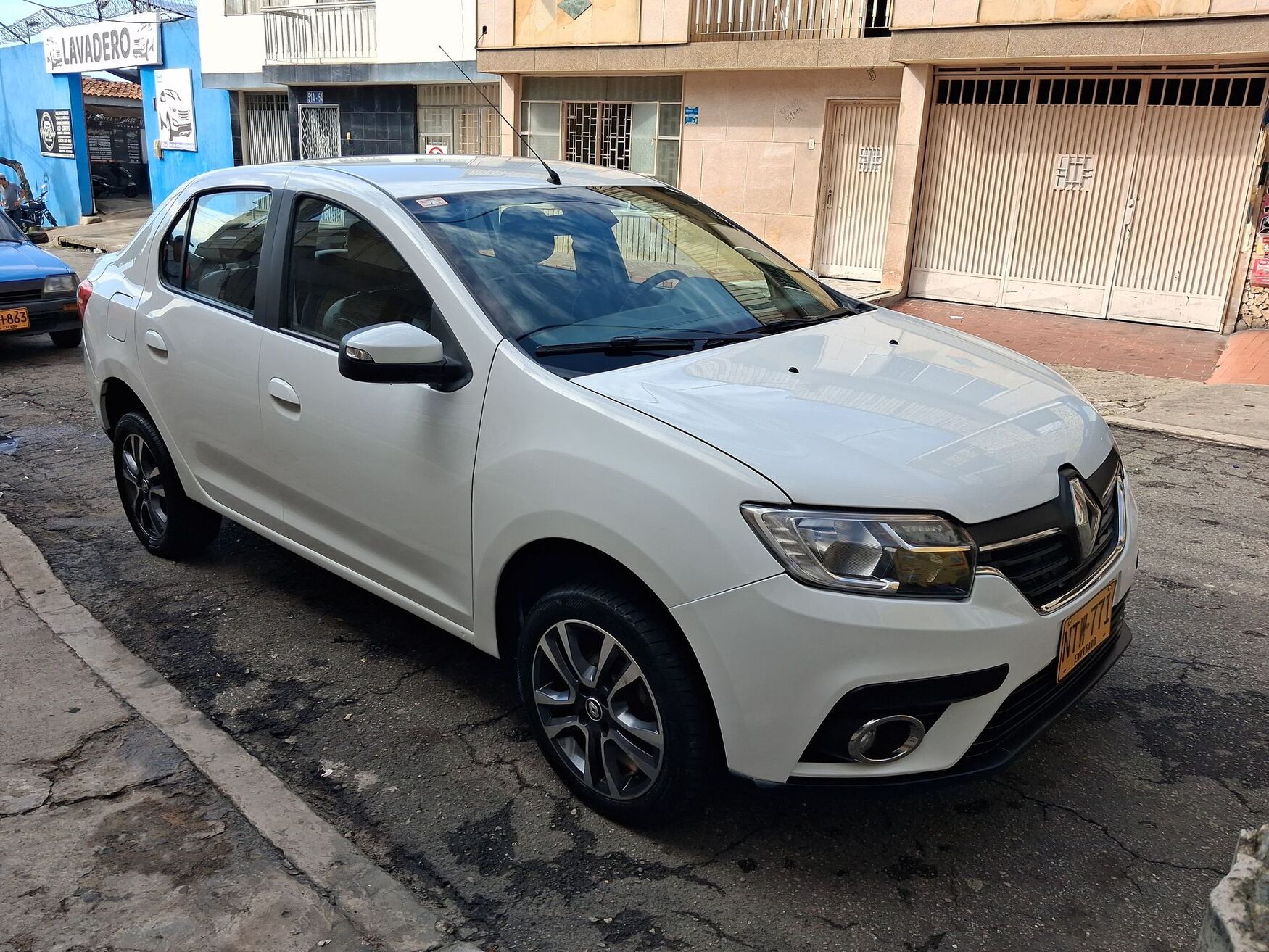 RENAULT LOGAN 2024