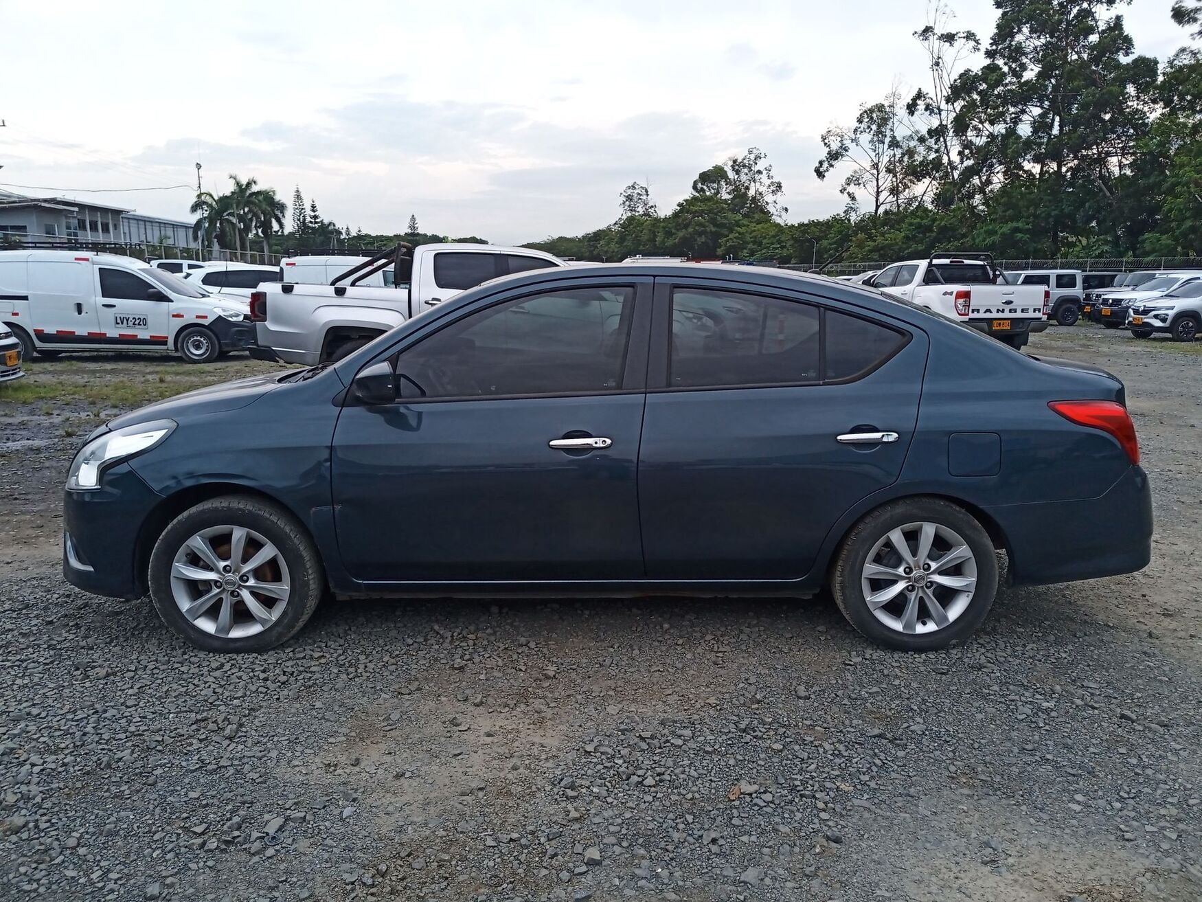 NISSAN VERSA 2016