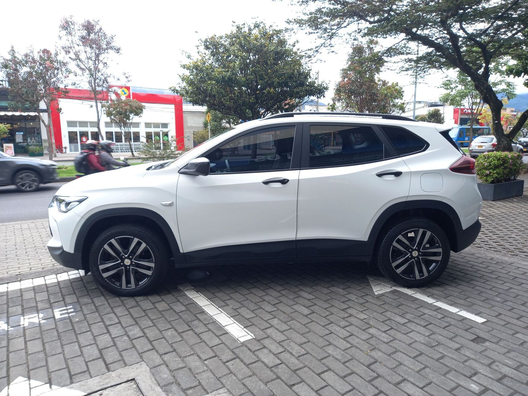 CHEVROLET TRACKER 2025