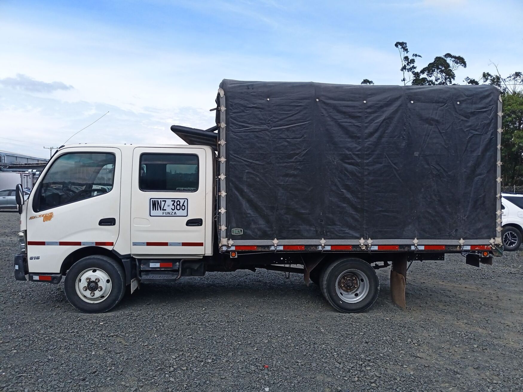 HINO DUTRO 2016