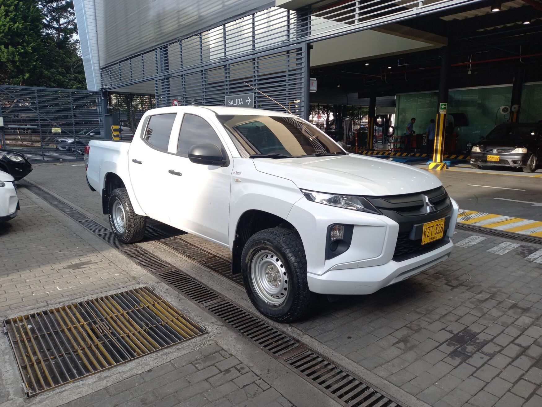 MITSUBISHI L200 2023