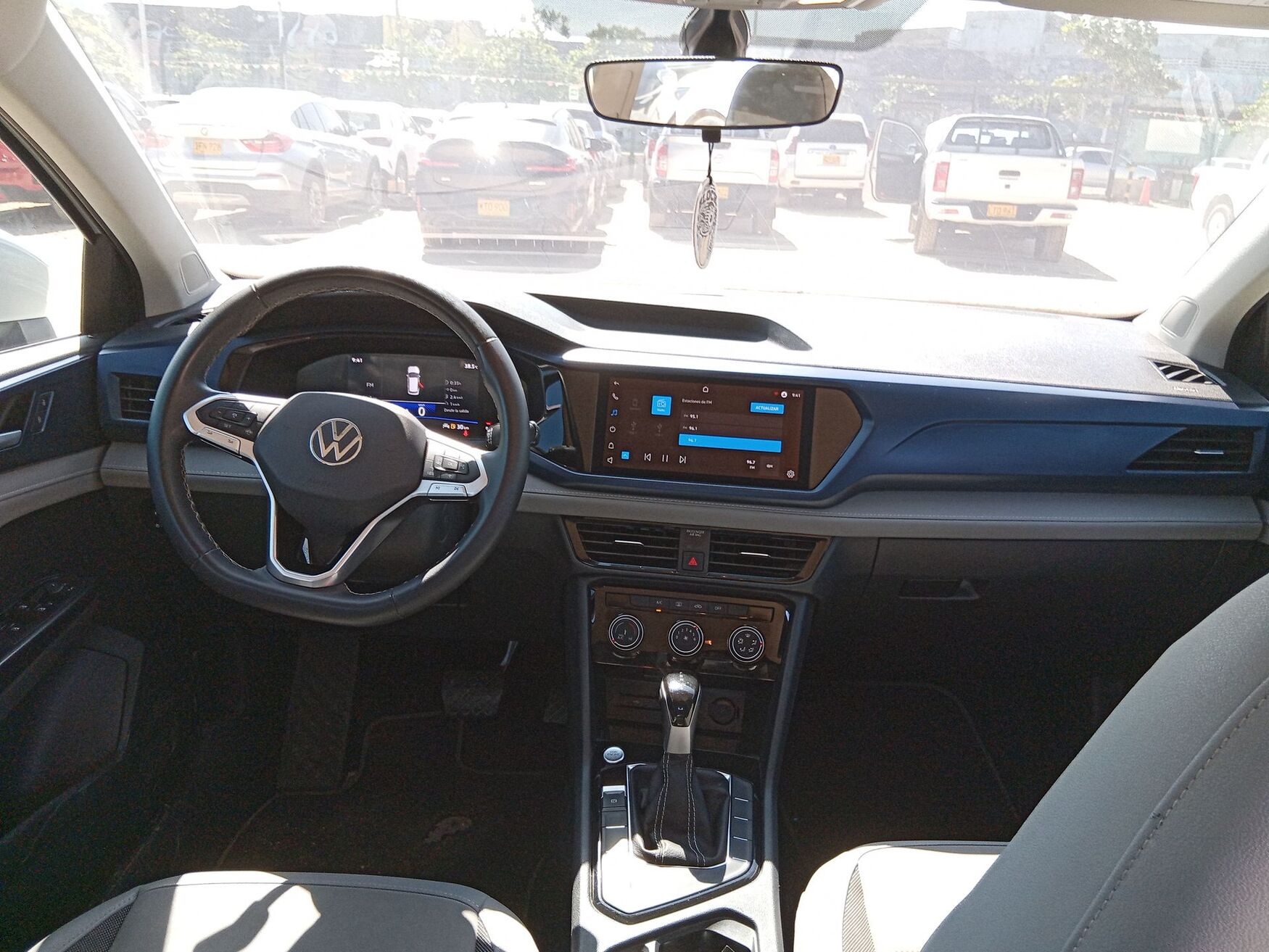 VOLKSWAGEN TAOS 2024
