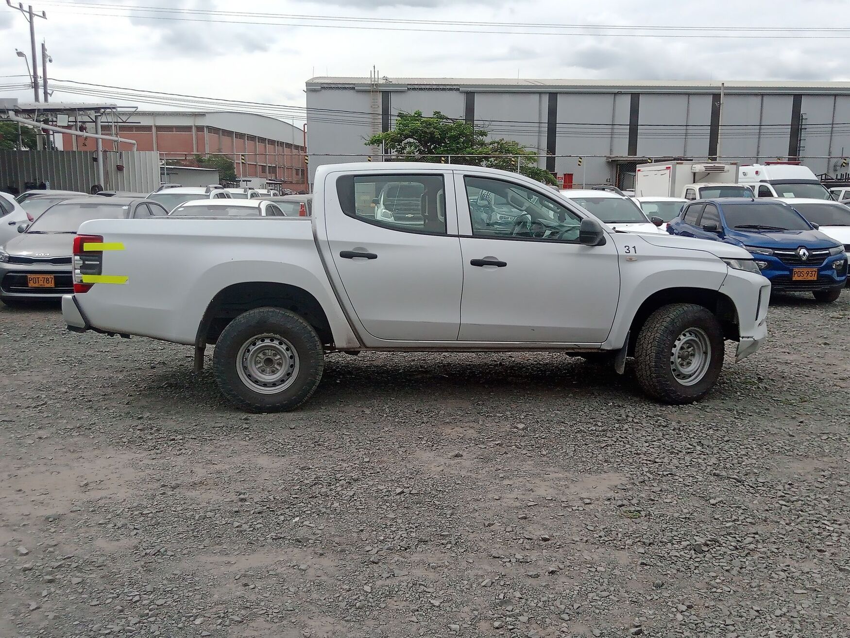 MITSUBISHI L200 2023